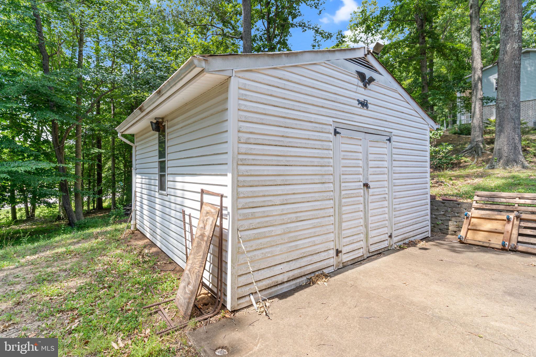 COUNTRY LAKES - Residential