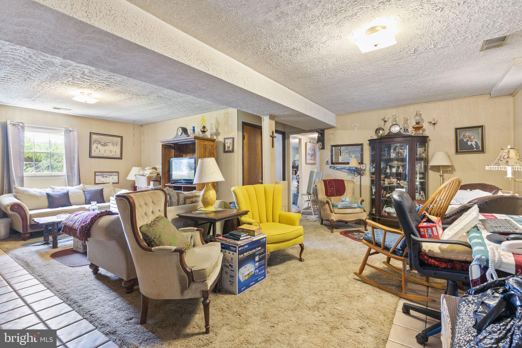 COUNTRY LAKES - Residential