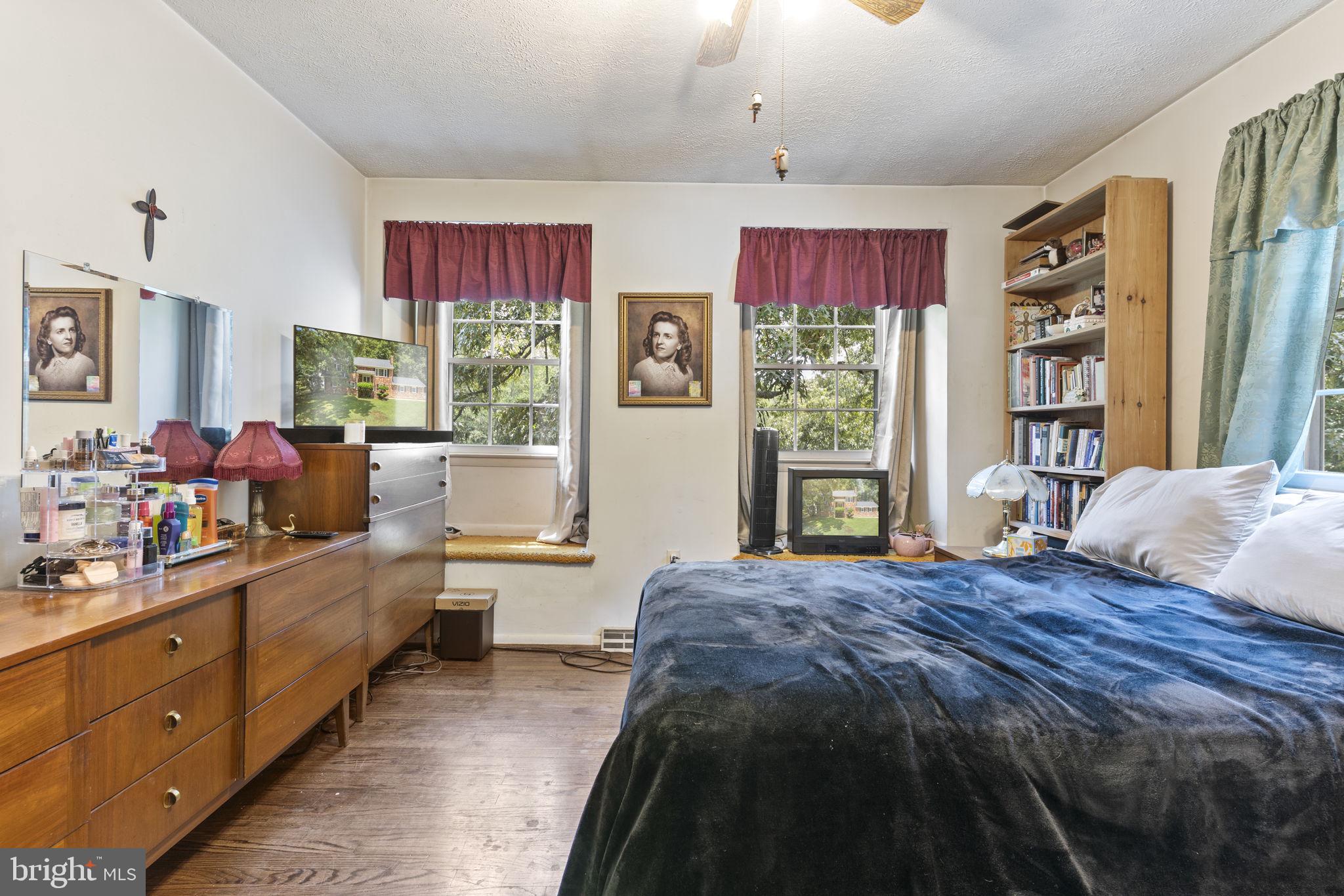 COUNTRY LAKES - Residential