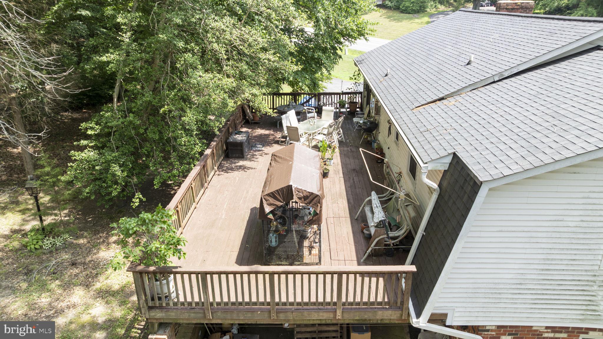 COUNTRY LAKES - Residential