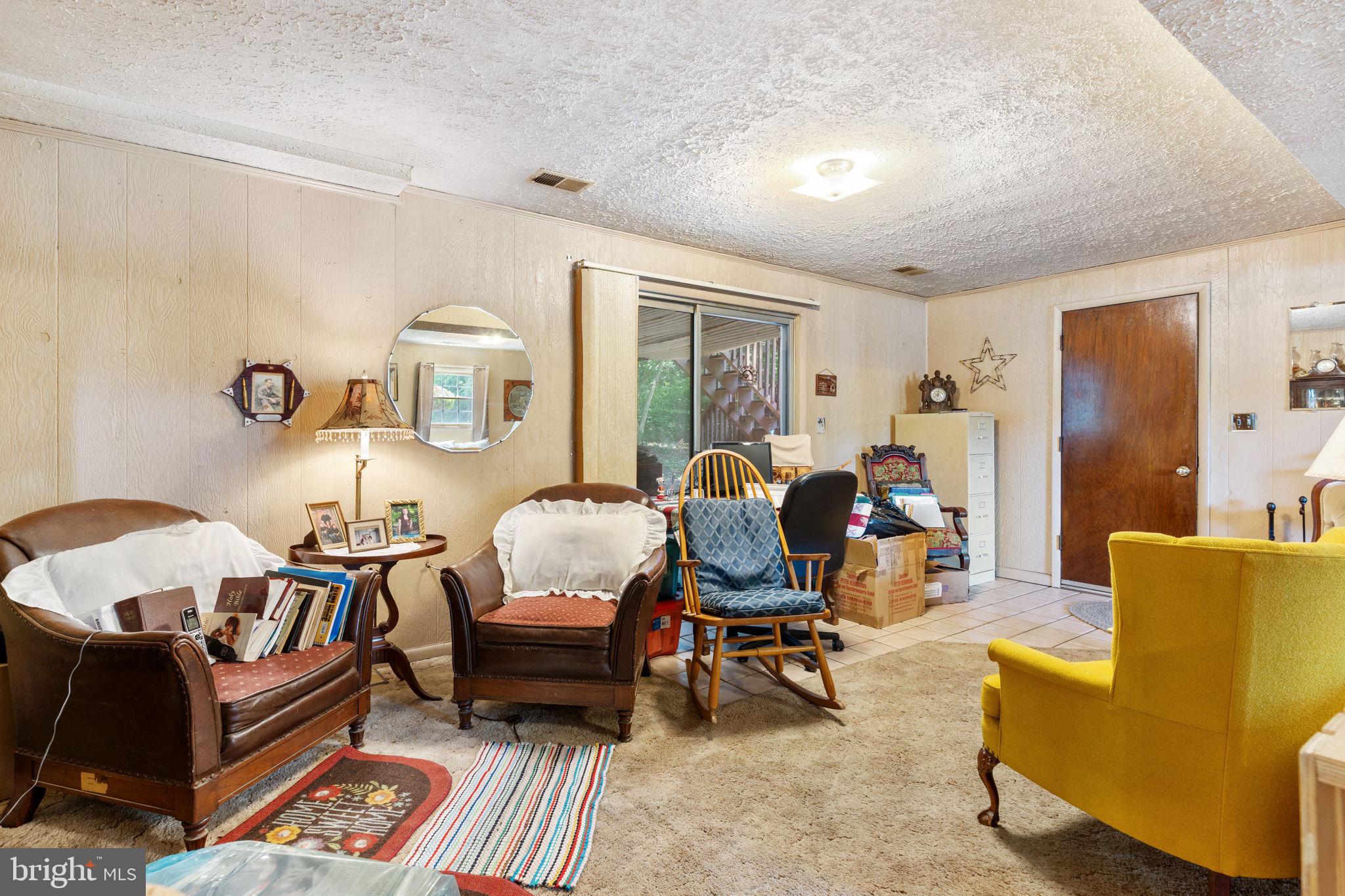 COUNTRY LAKES - Residential
