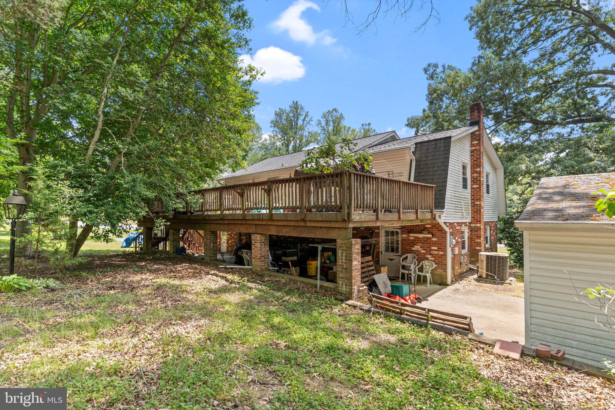 COUNTRY LAKES - Residential