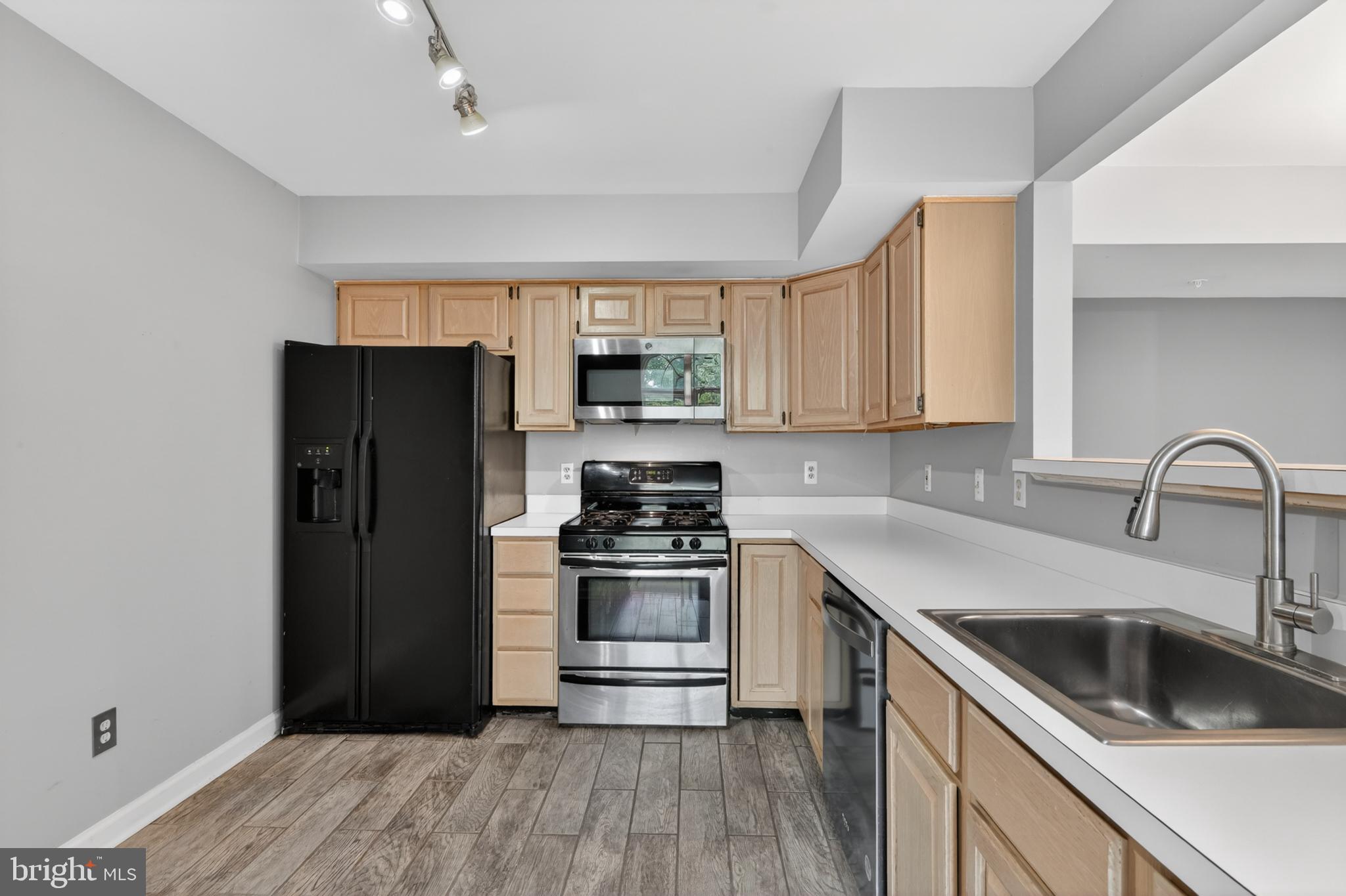 FAIRFIELD HOUSE - Residential