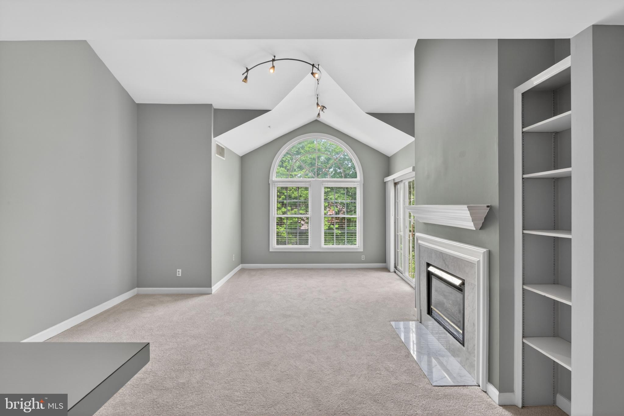 FAIRFIELD HOUSE - Residential