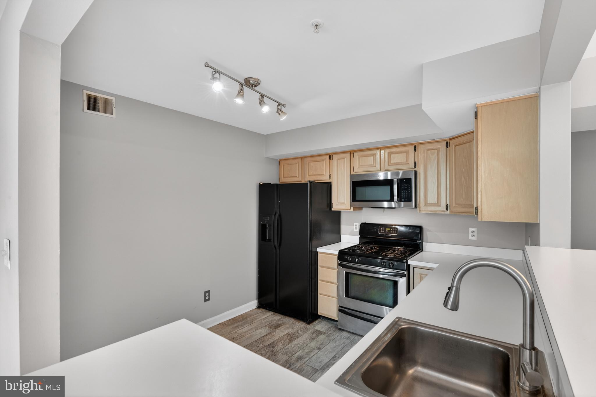 FAIRFIELD HOUSE - Residential
