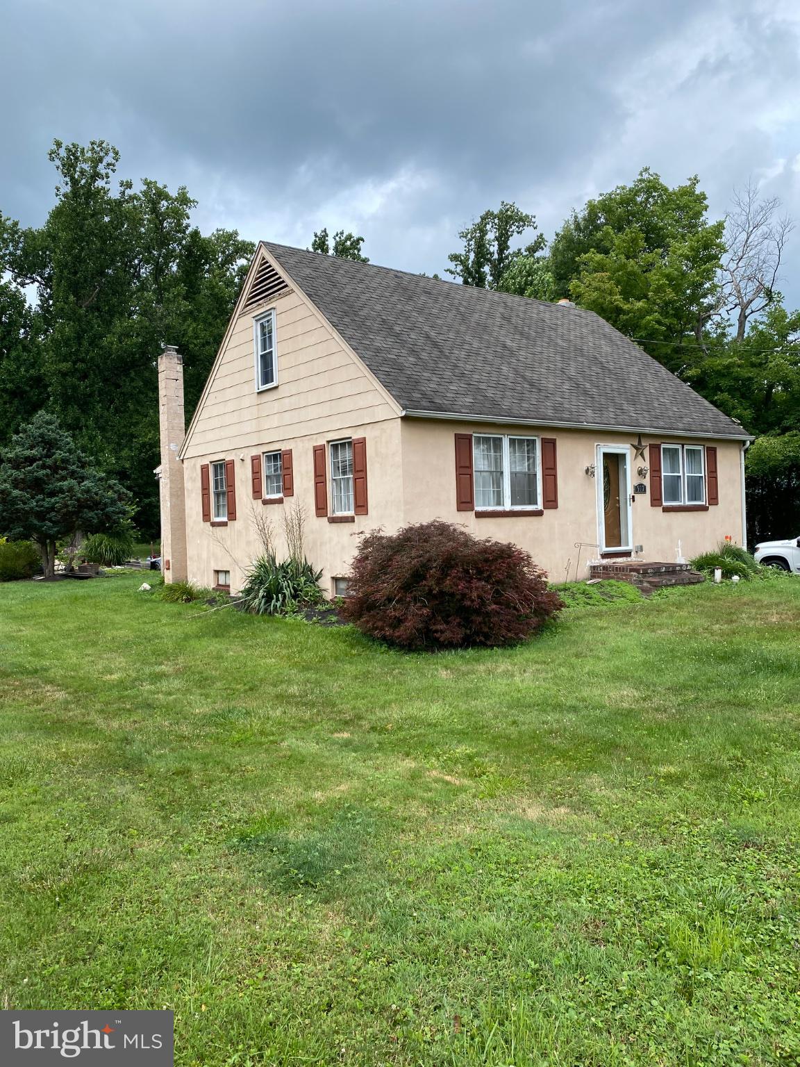 Horsham Township cape cod style home on just over one acre lot. Some newer features include kitchen and bathroom. Does need some TLC. Owner is in process of content removal, inside and out.