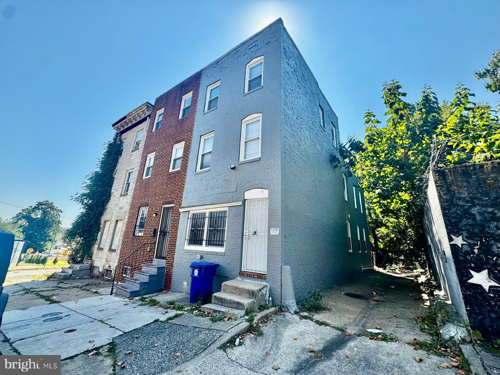 SANDTOWN-WINCHESTER - Residential