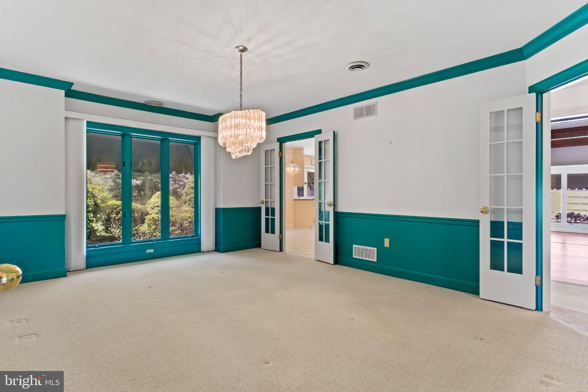 FOREST HILLS - Residential