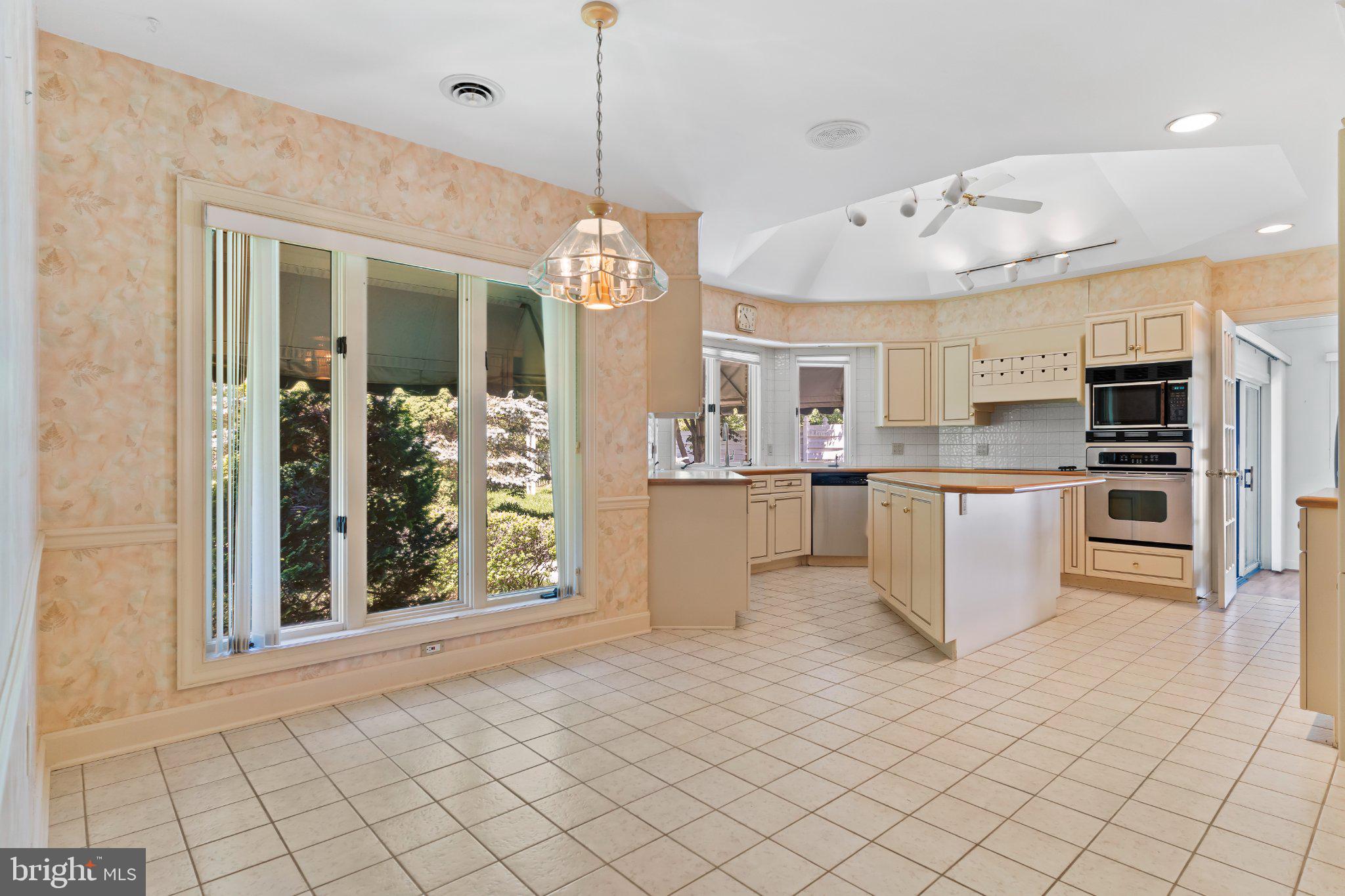 FOREST HILLS - Residential