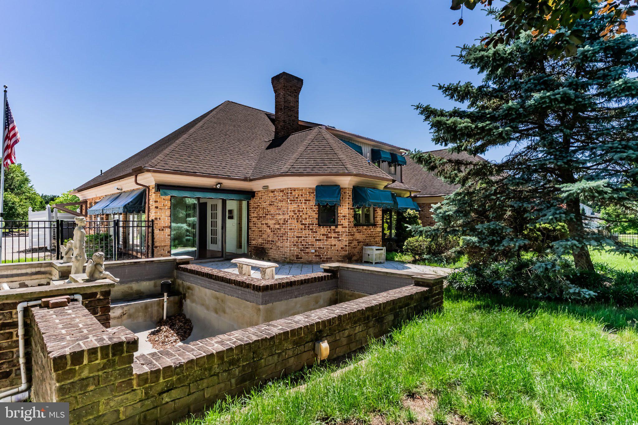 FOREST HILLS - Residential