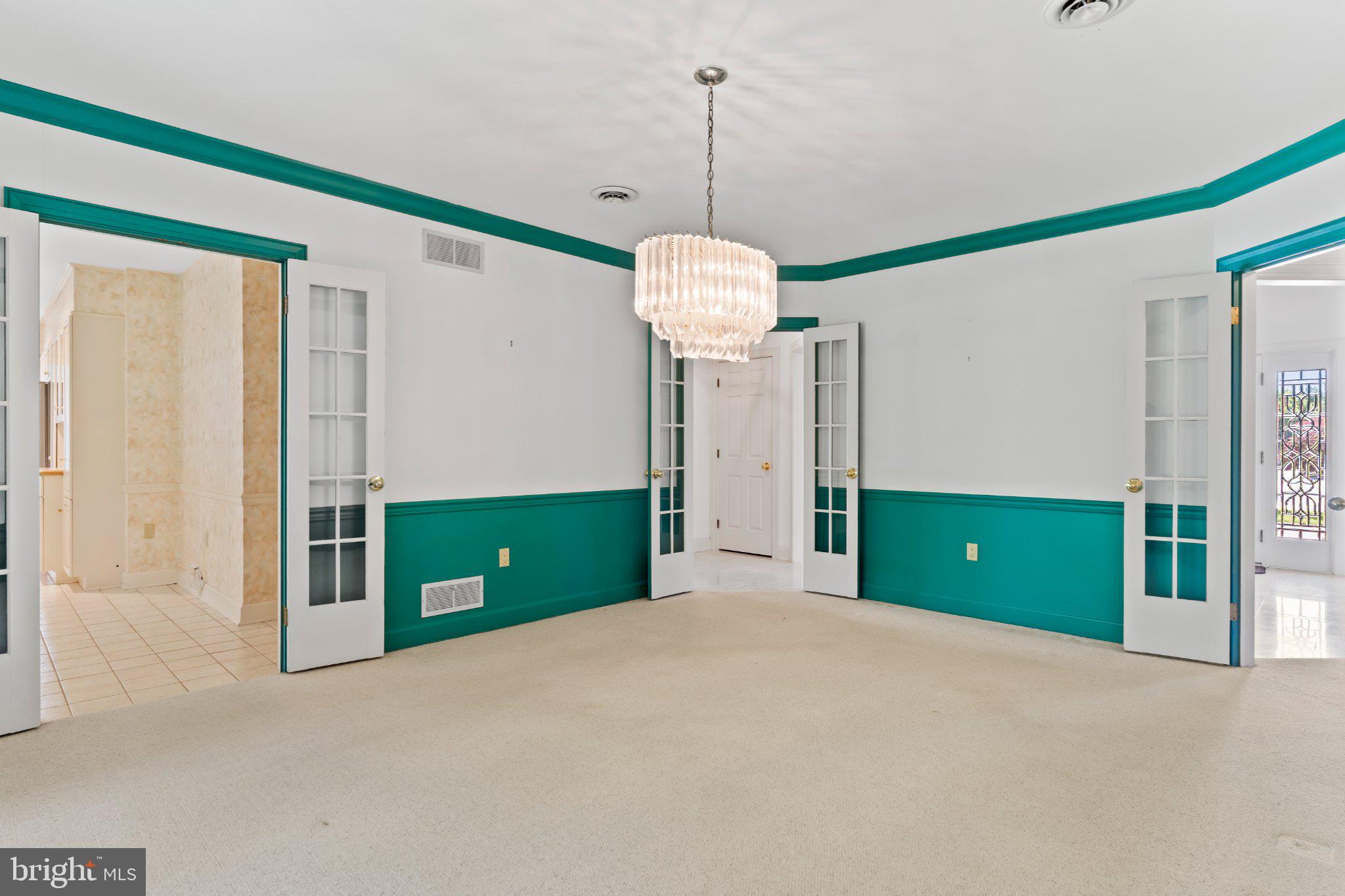 FOREST HILLS - Residential