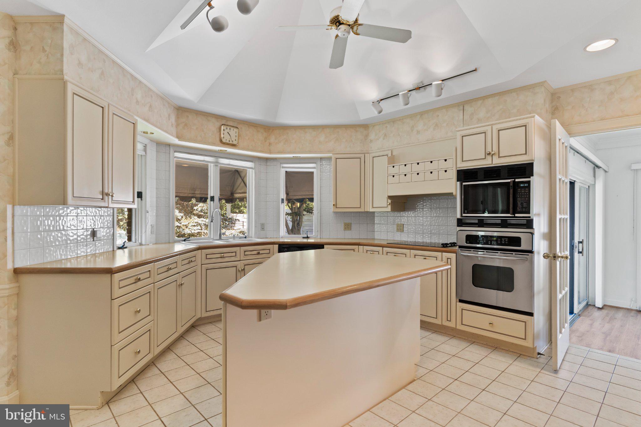 FOREST HILLS - Residential