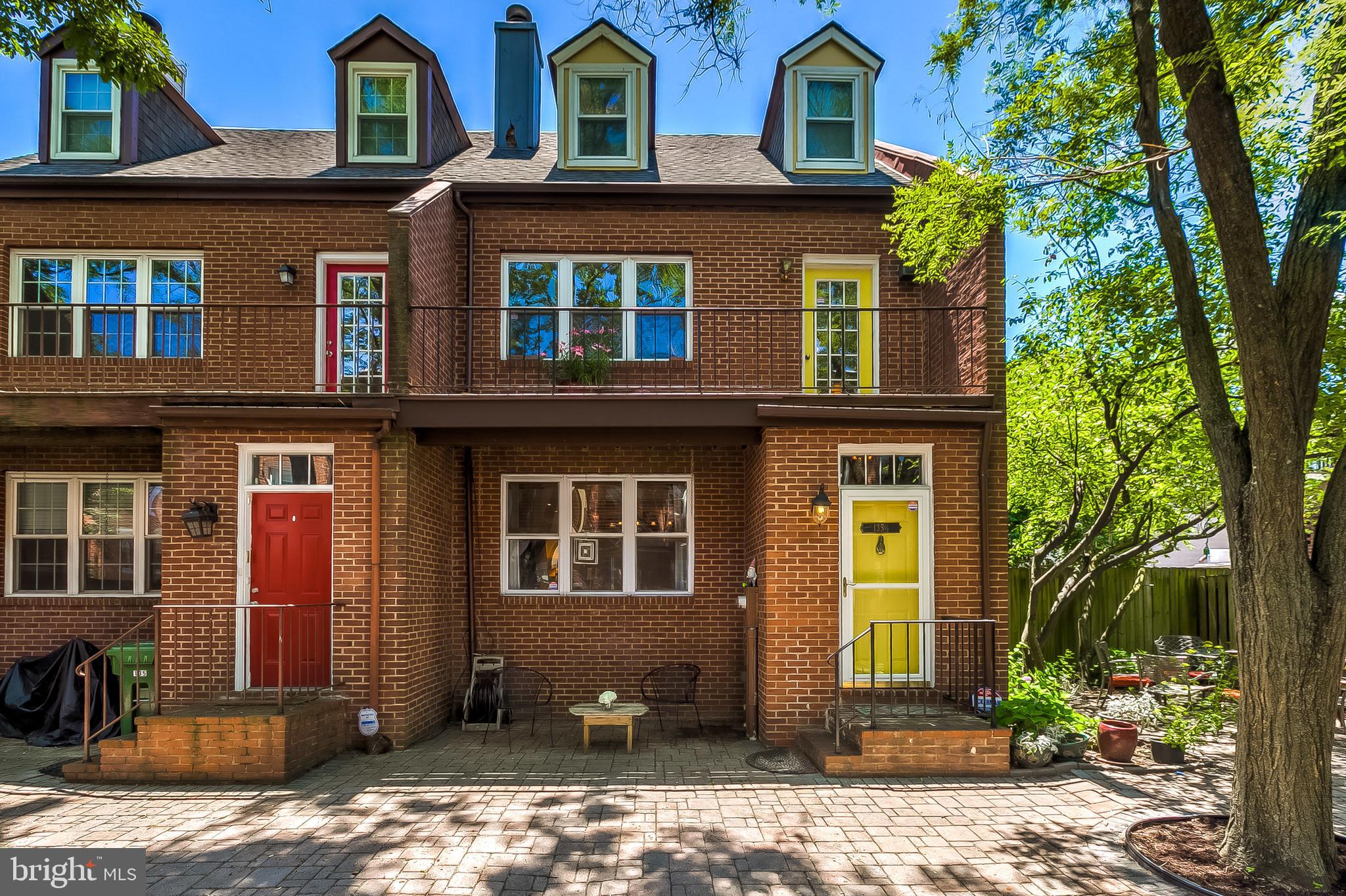 INCREDIBLE OPPORTUNITY TO OWN THIS UNIQUE GEM OF A HOME!  STUNNING PROPERTY SITS OVERLOOKING PRIVATE COURTYARD SHARED AMONGST A 7 HOME HOA.  HOME FEATURES EXTRA HIGH CEILINGS THROUGHOUT (INCLUDING BASEMENT!).  HUGE BEDROOMS INCLUDING SECOND FLOOR MASTER SUITE WITH WALK IN CLOSET AND BATH.  PRIVATE OWNERS' DEN OFF MASTER BEDROOM COULD SUB IN WELL FOR AT HOME OFFICE. GLISTENING HARDWOODS THROUGHOUT MAIN LEVEL SOAR THROUGHOUT A SUPERB SPACE FOR LIVING ROOM/DINING COMBO. BIG KITCHEN HAS AMPLE COUNTER SPACE AND CABINETS.  **PULL RIGHT IN WITH PRIVATE PARKING PAD AND ENJOY THIS HOME!!!