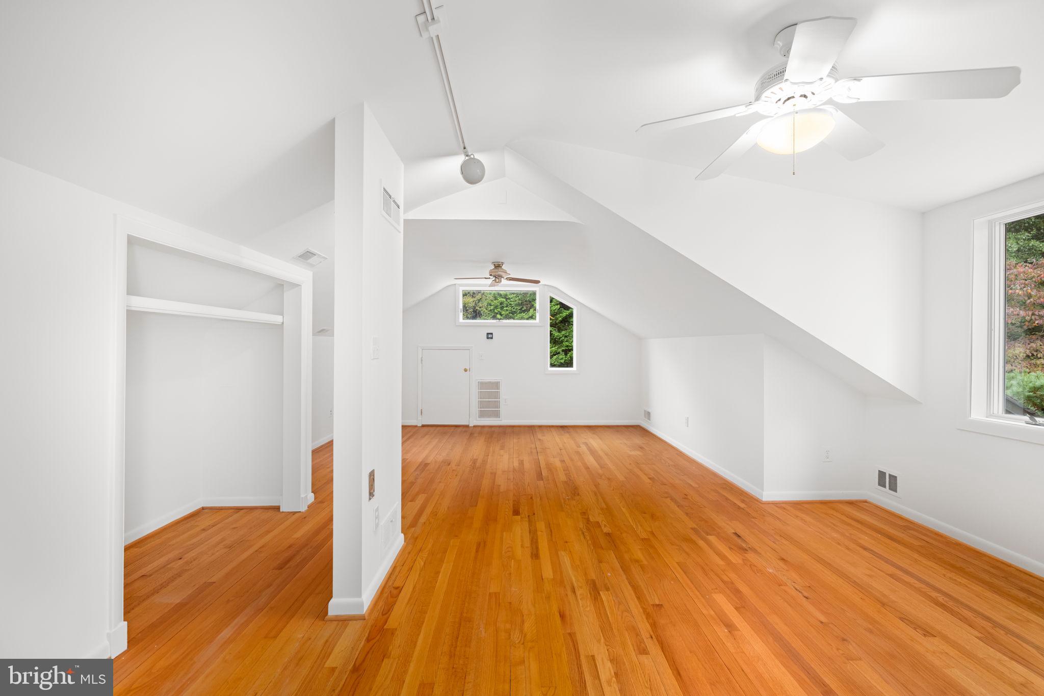 BRADLEY HILLS - Residential