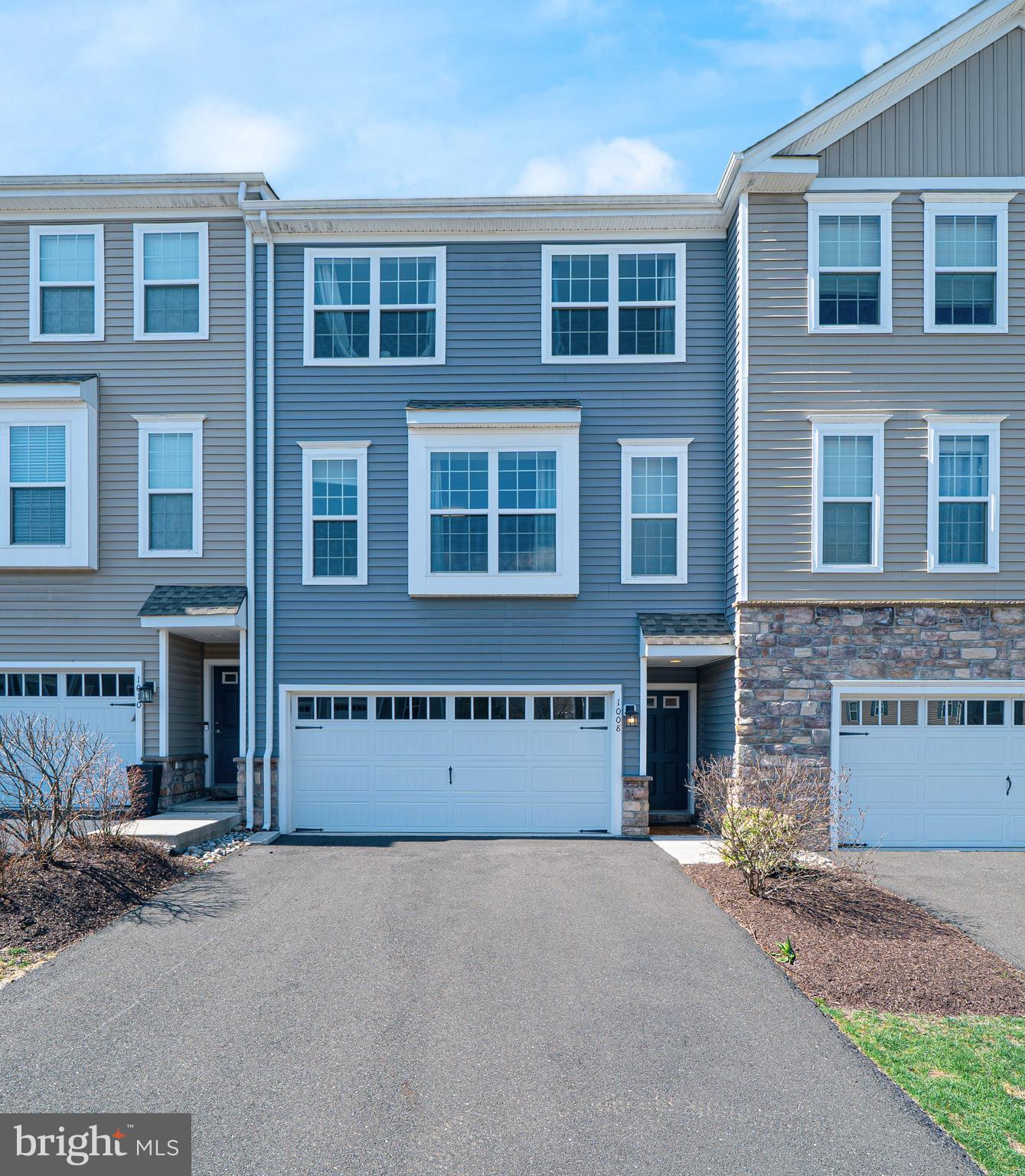HATFIELD MANOR - Residential