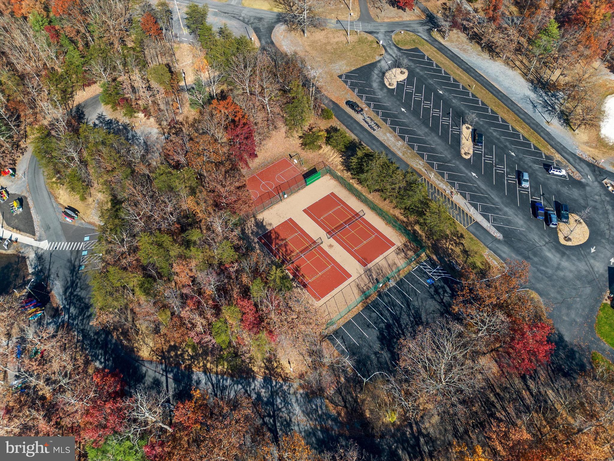 LAKE HOLIDAY ESTATES - Residential