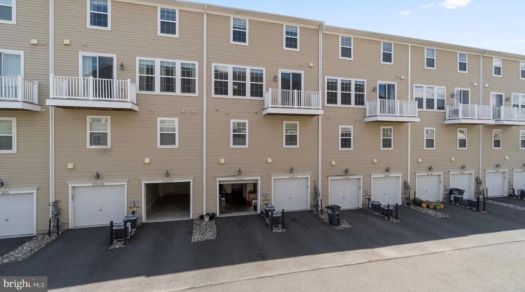 EAST GATE - Residential Lease