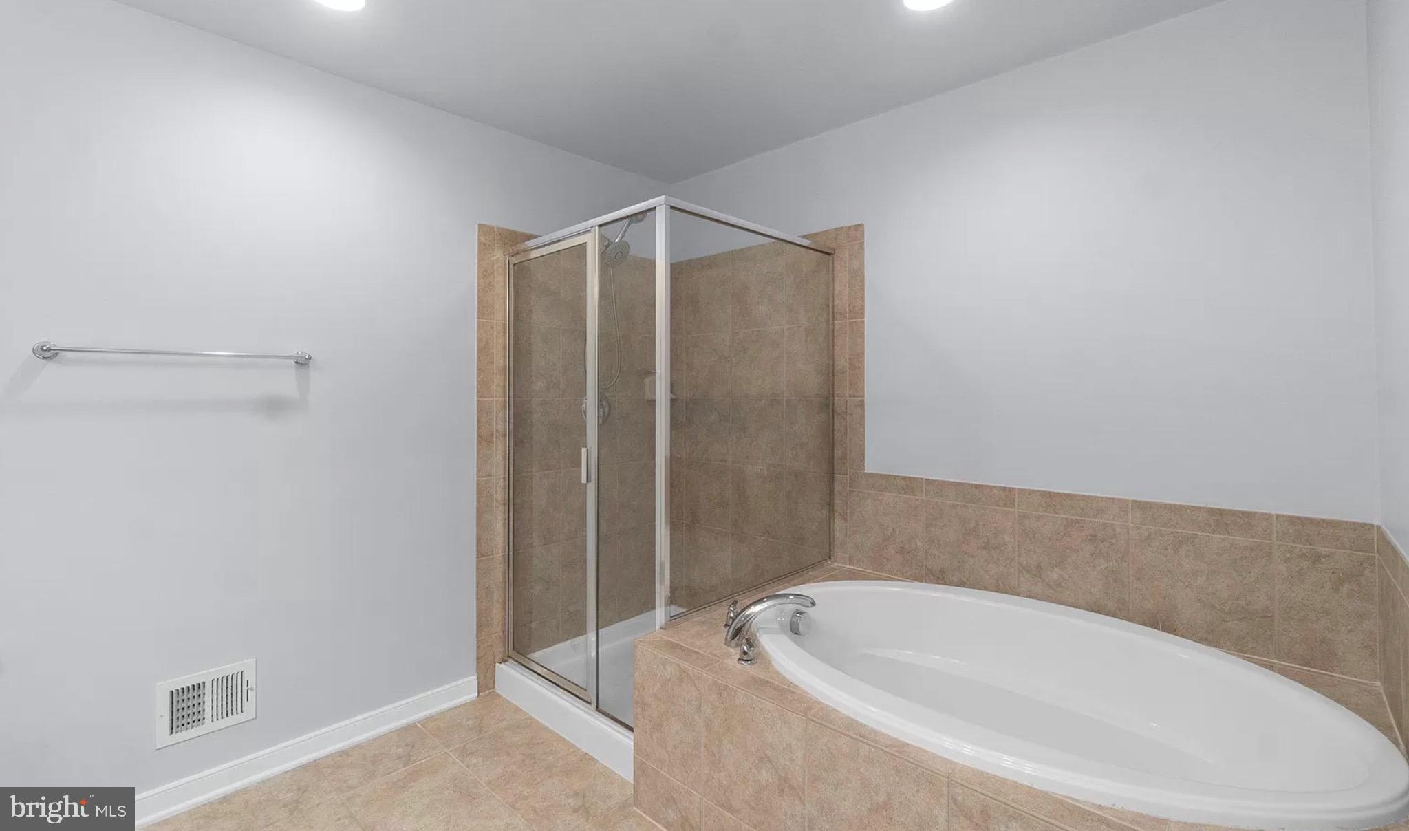 EAST GATE - Residential Lease