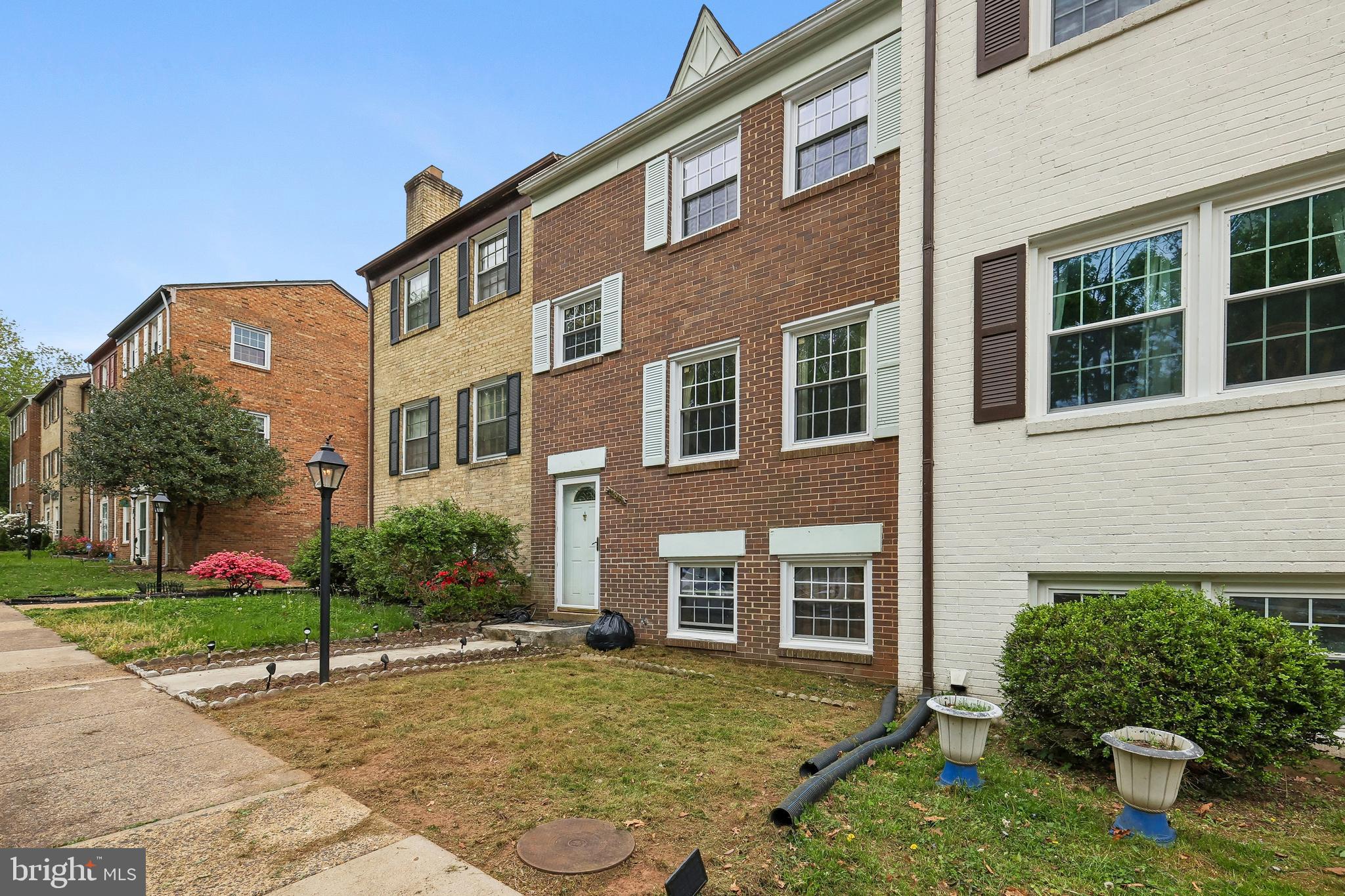 LONDON TOWNE - Residential