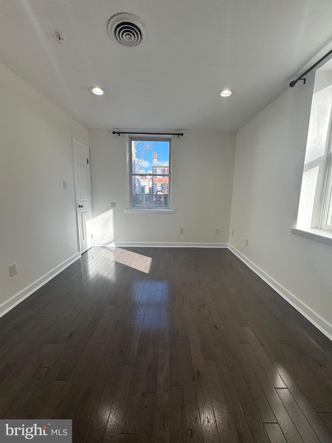 QUEEN VILLAGE - Residential Lease