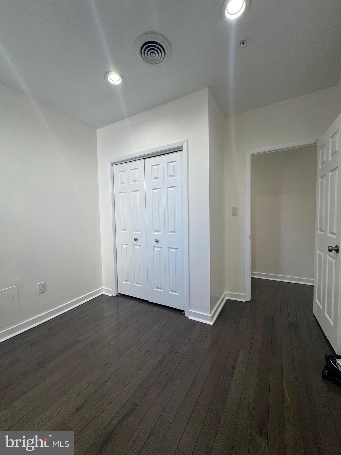 QUEEN VILLAGE - Residential Lease