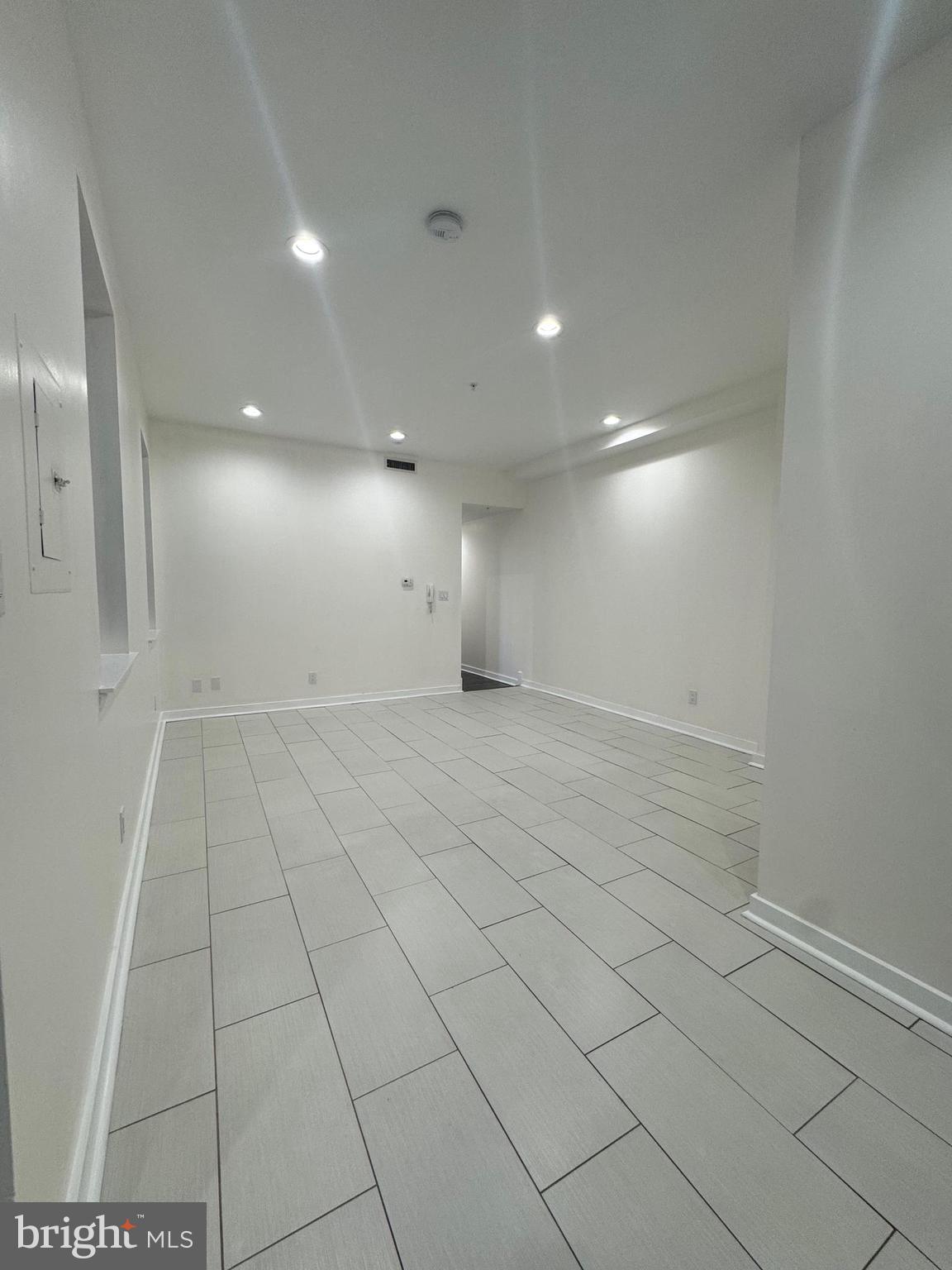 QUEEN VILLAGE - Residential Lease