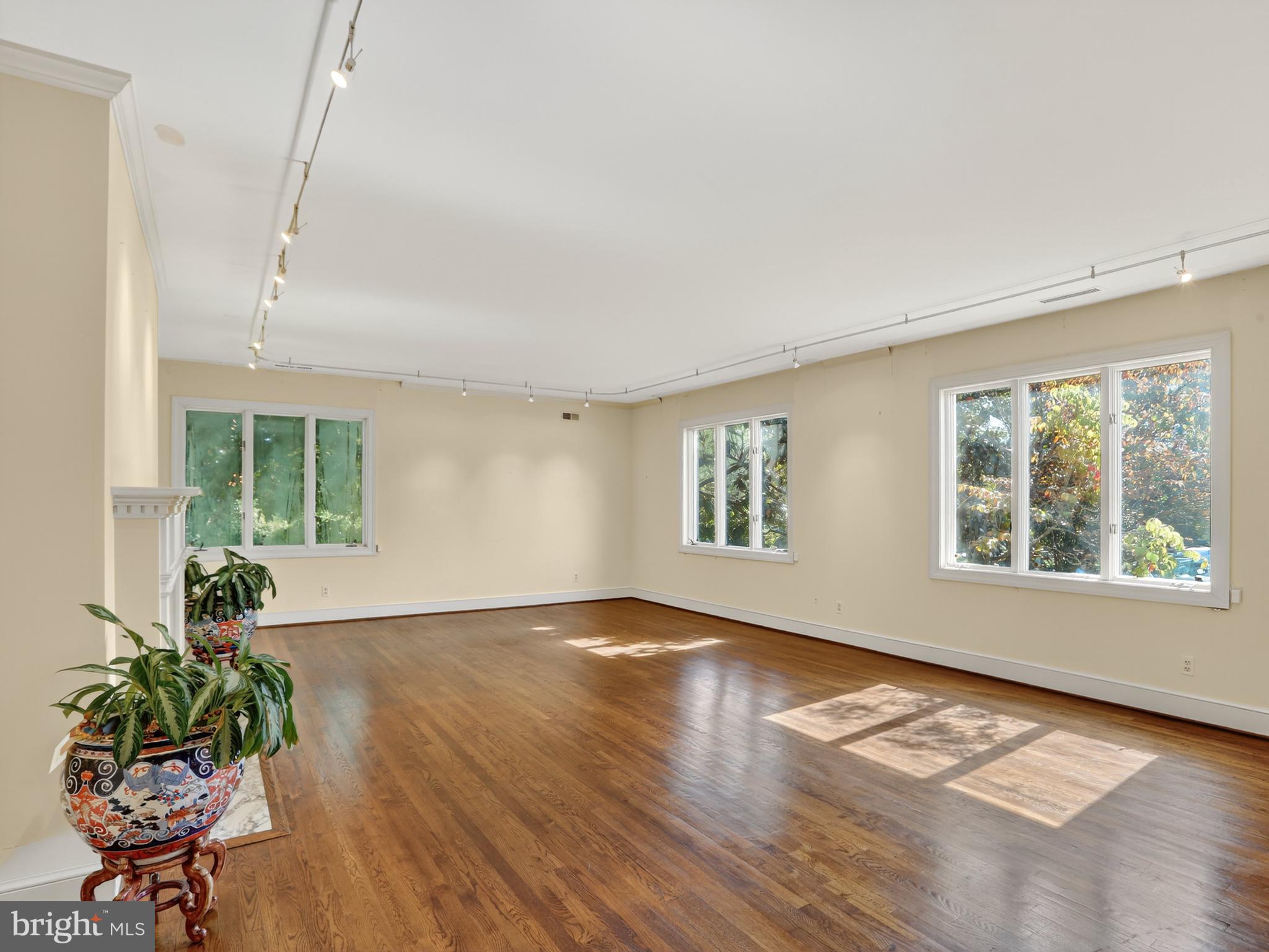 LYNWOOD - Residential