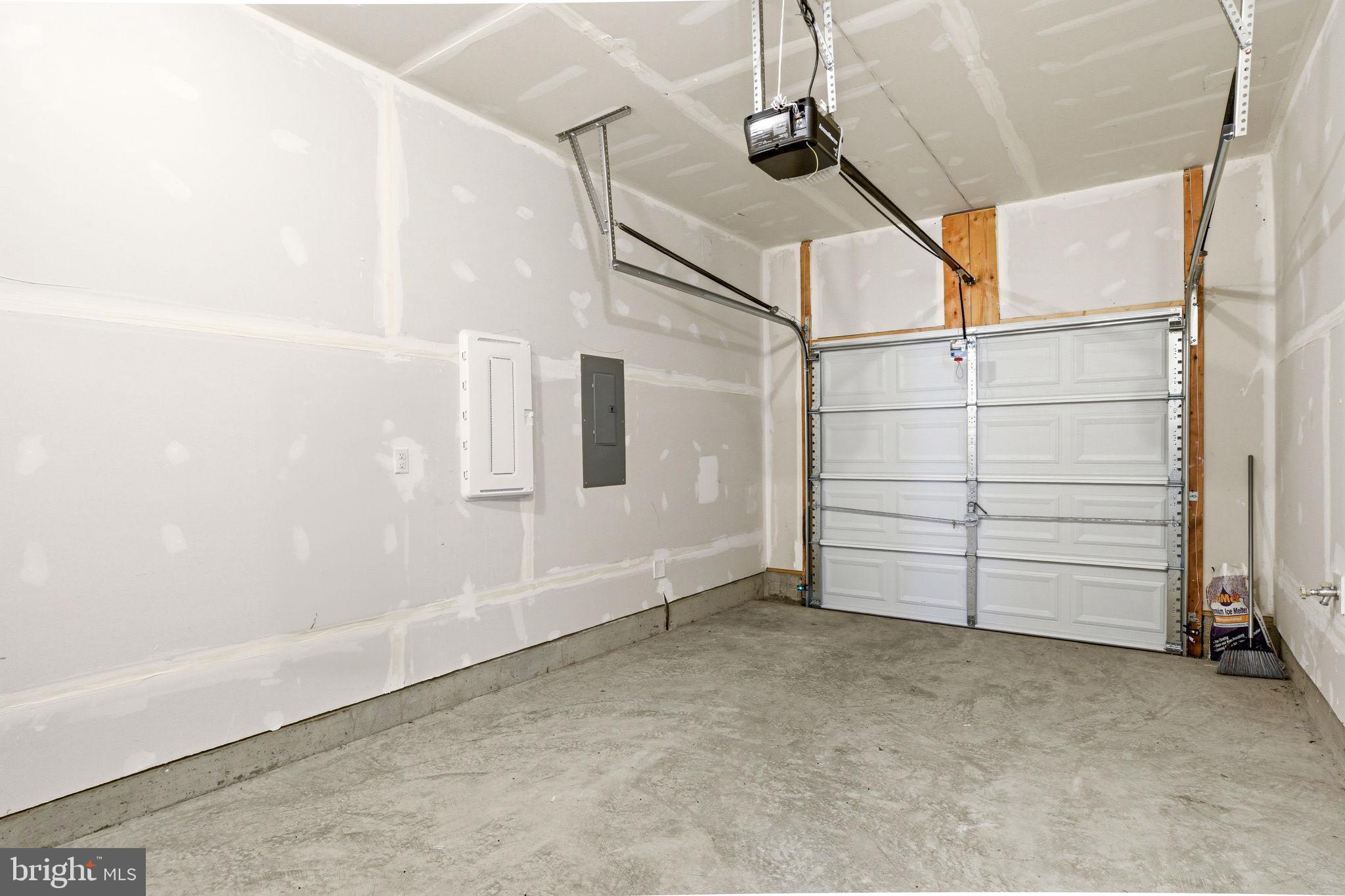 LOCUST RUN - Residential