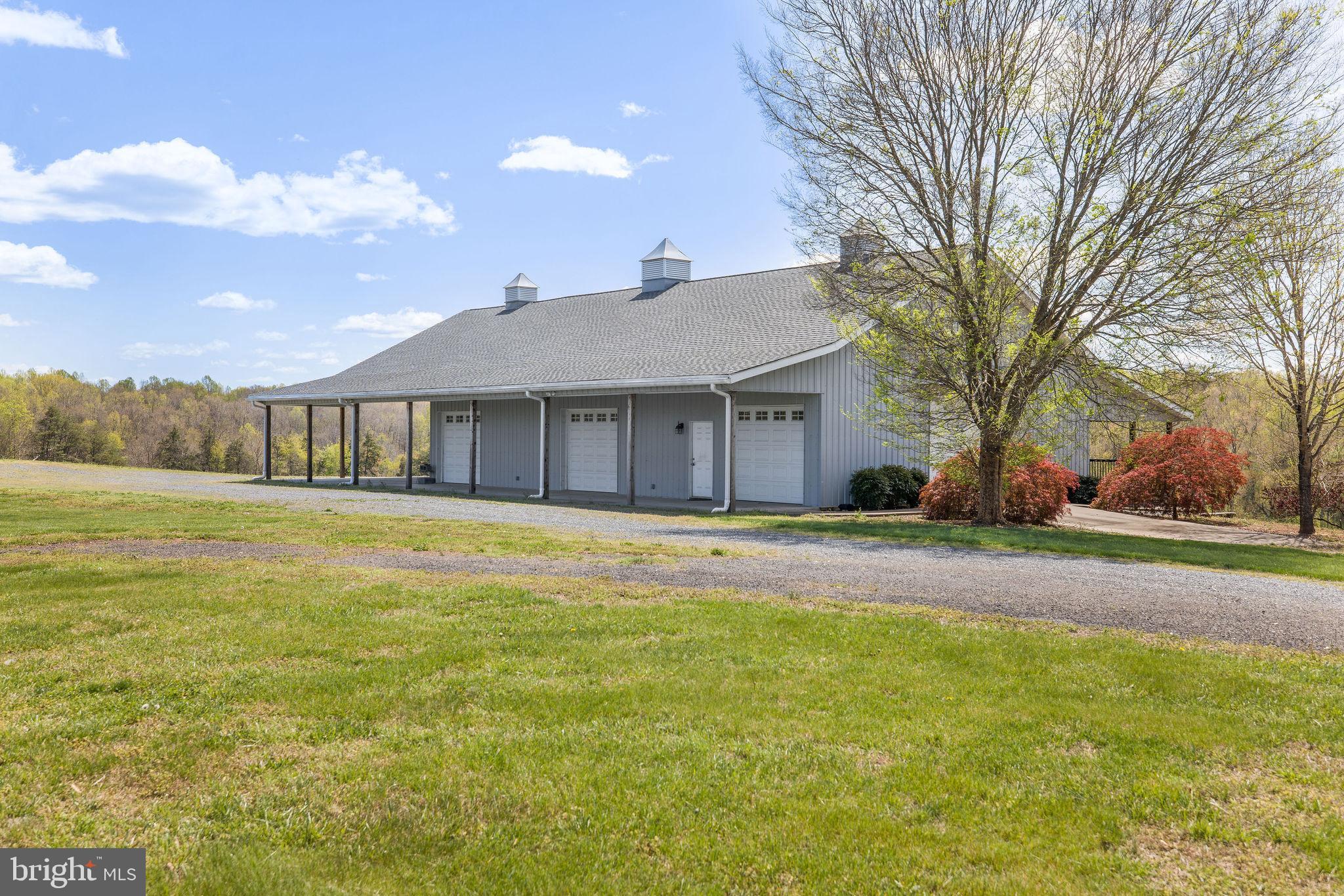 ROCK CASTLE CREEK - Farm