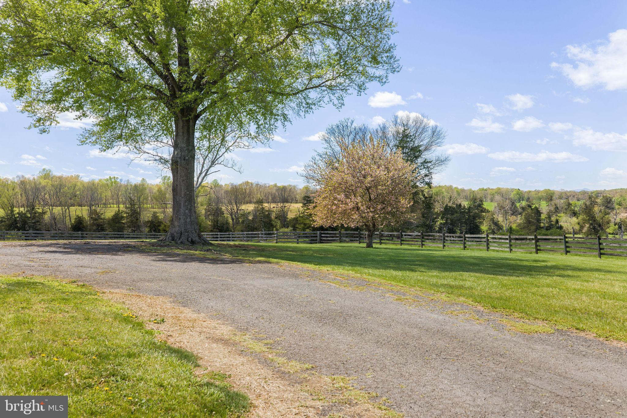 ROCK CASTLE CREEK - Farm
