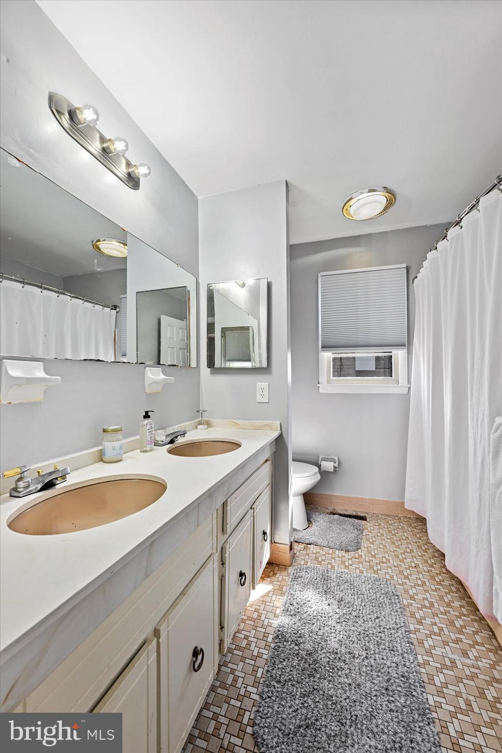 SILVER GATE - Residential