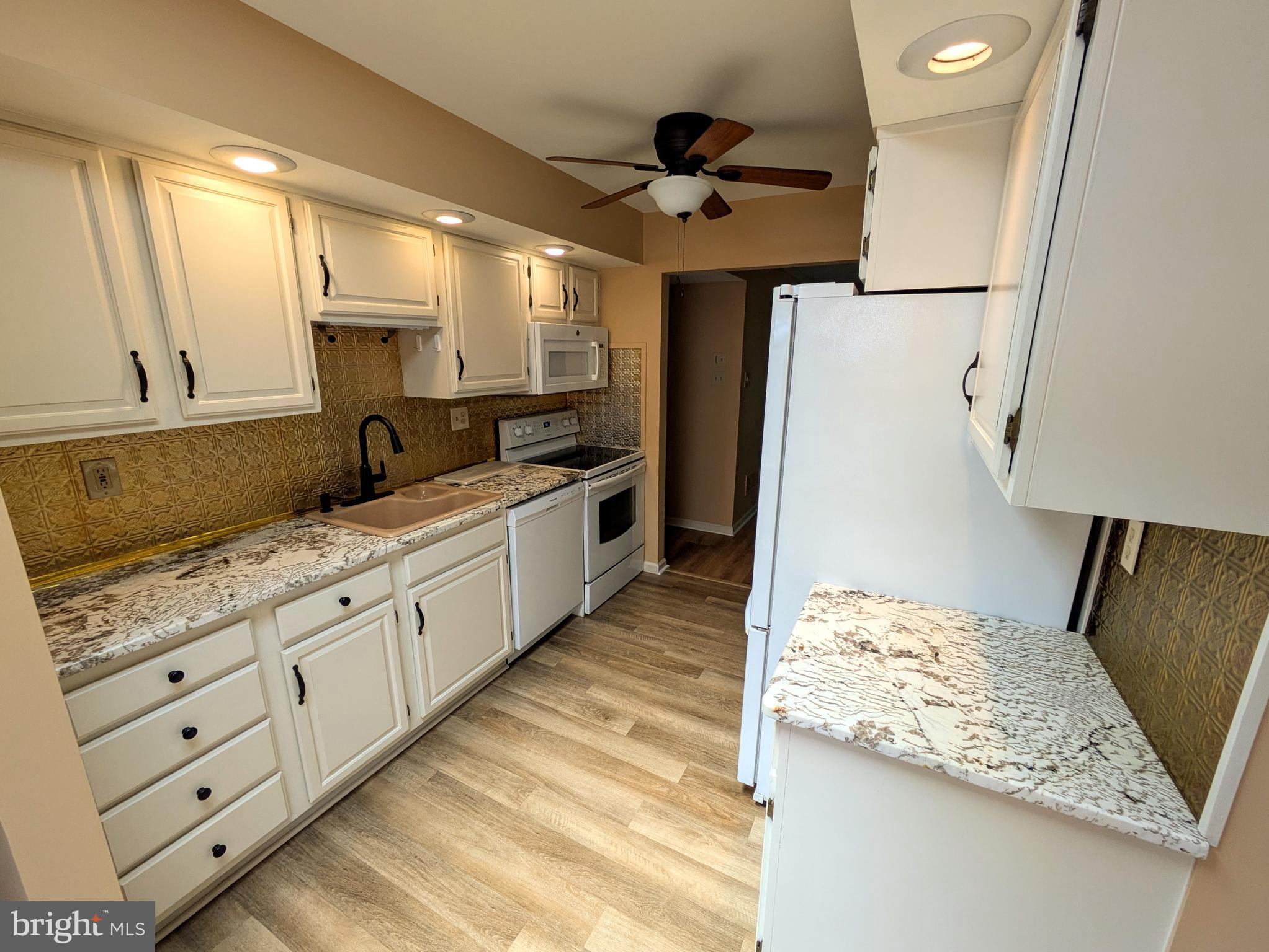 FAIRWAYS AT BROOKSID - Residential
