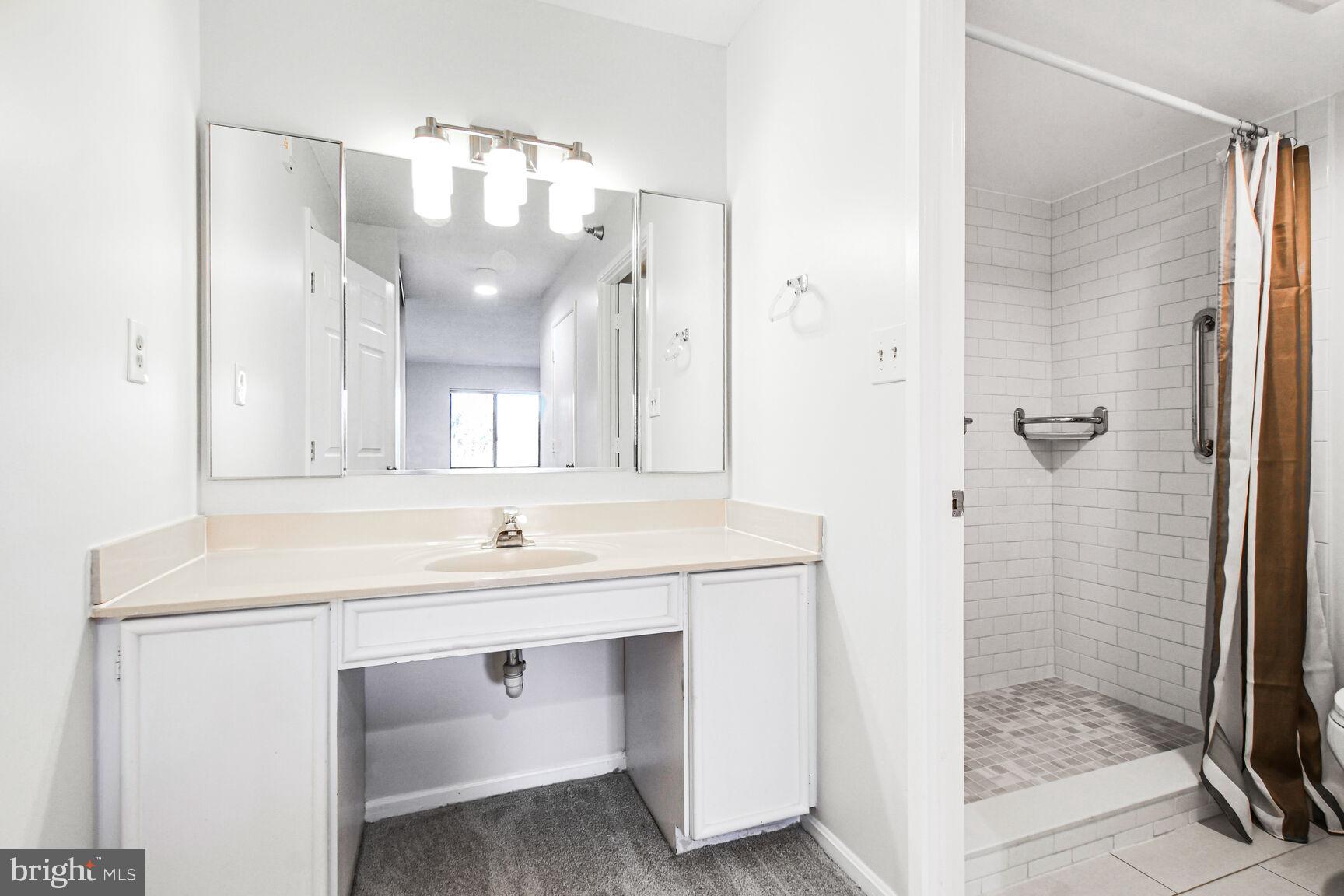 LEISURE WORLD - Residential