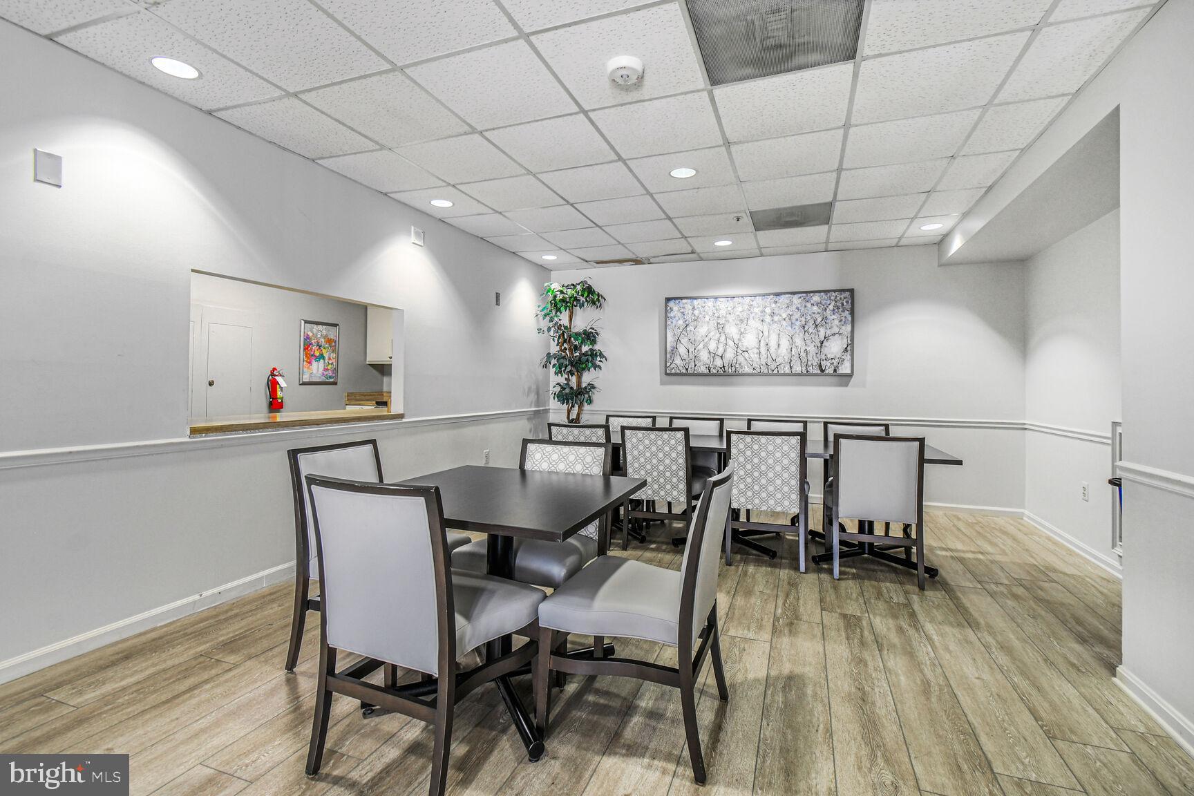 LEISURE WORLD - Residential