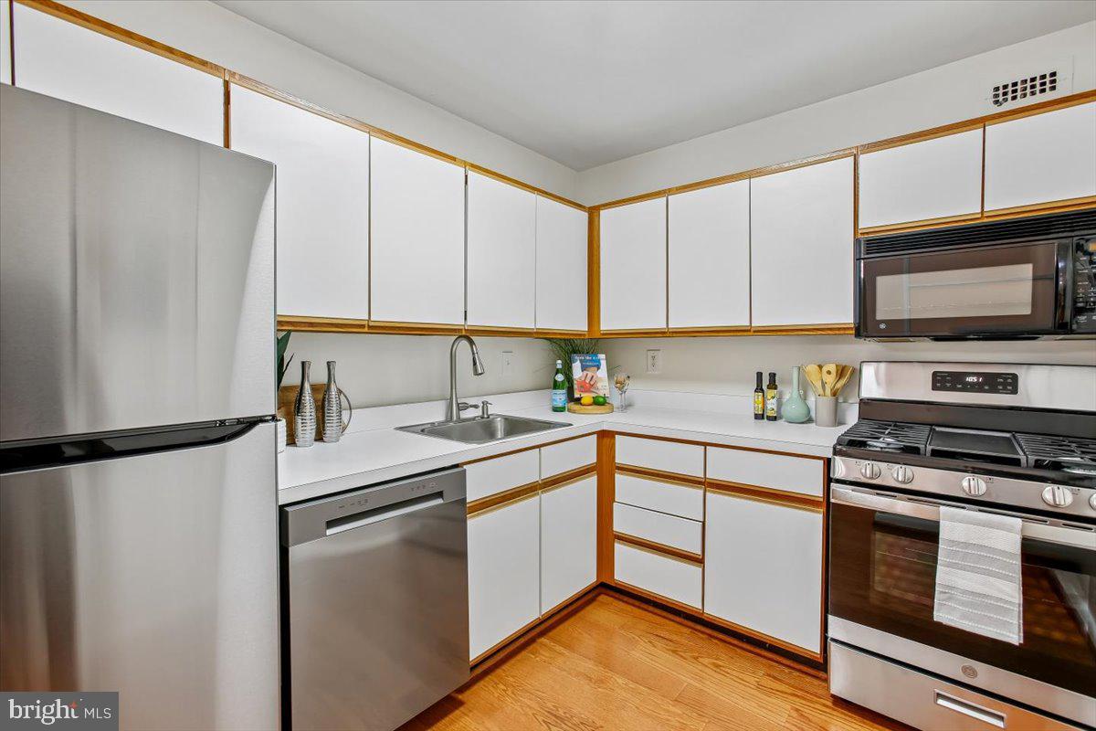 WHITEHALL - Residential