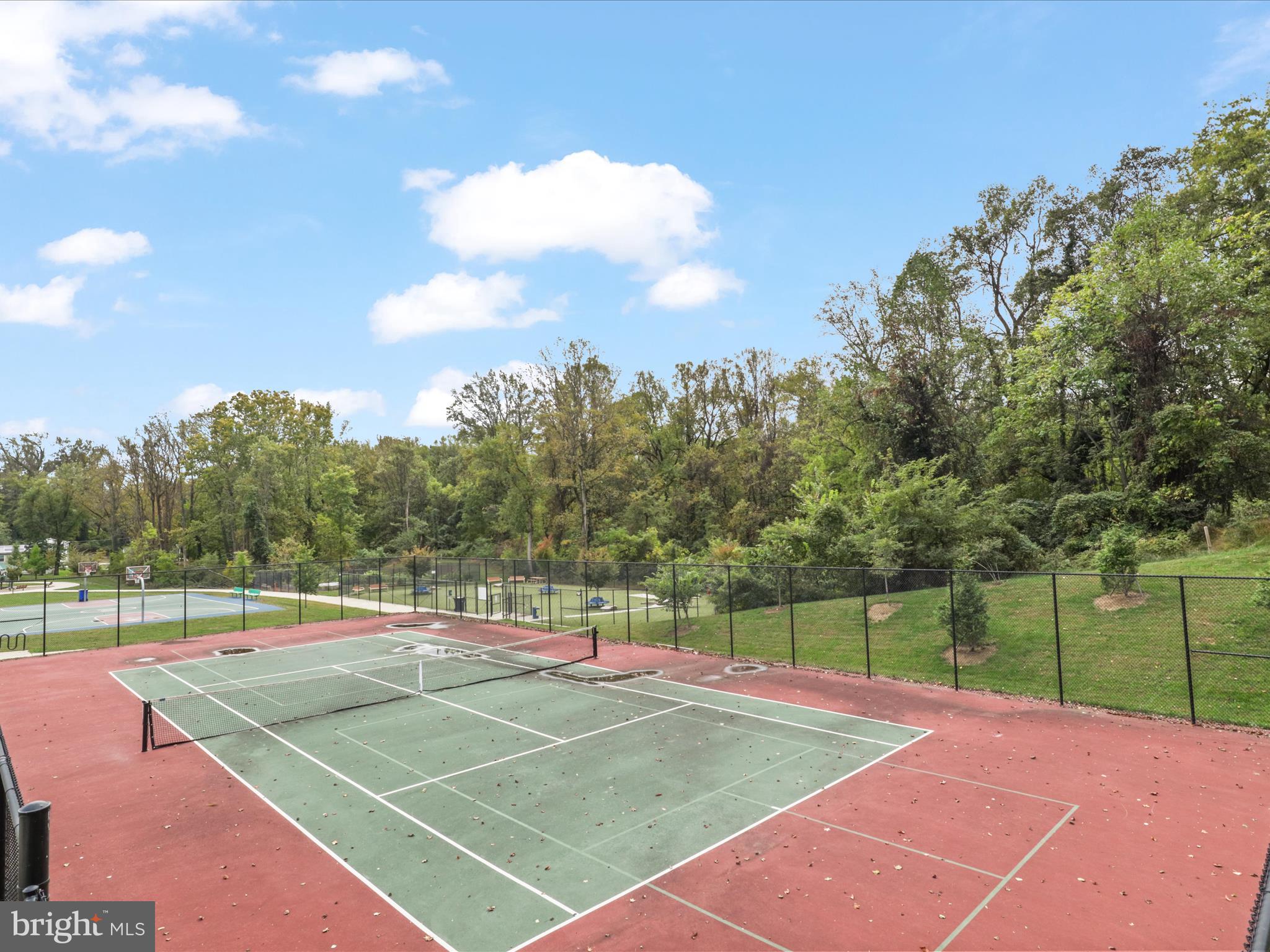 THE PARK AT ADDISON METRO - Residential