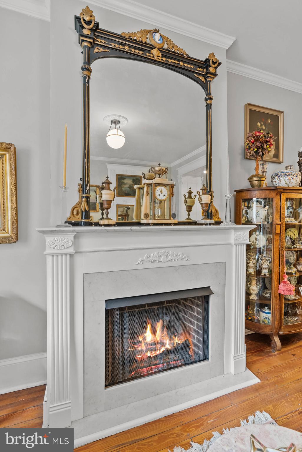 QUEEN VILLAGE - Residential