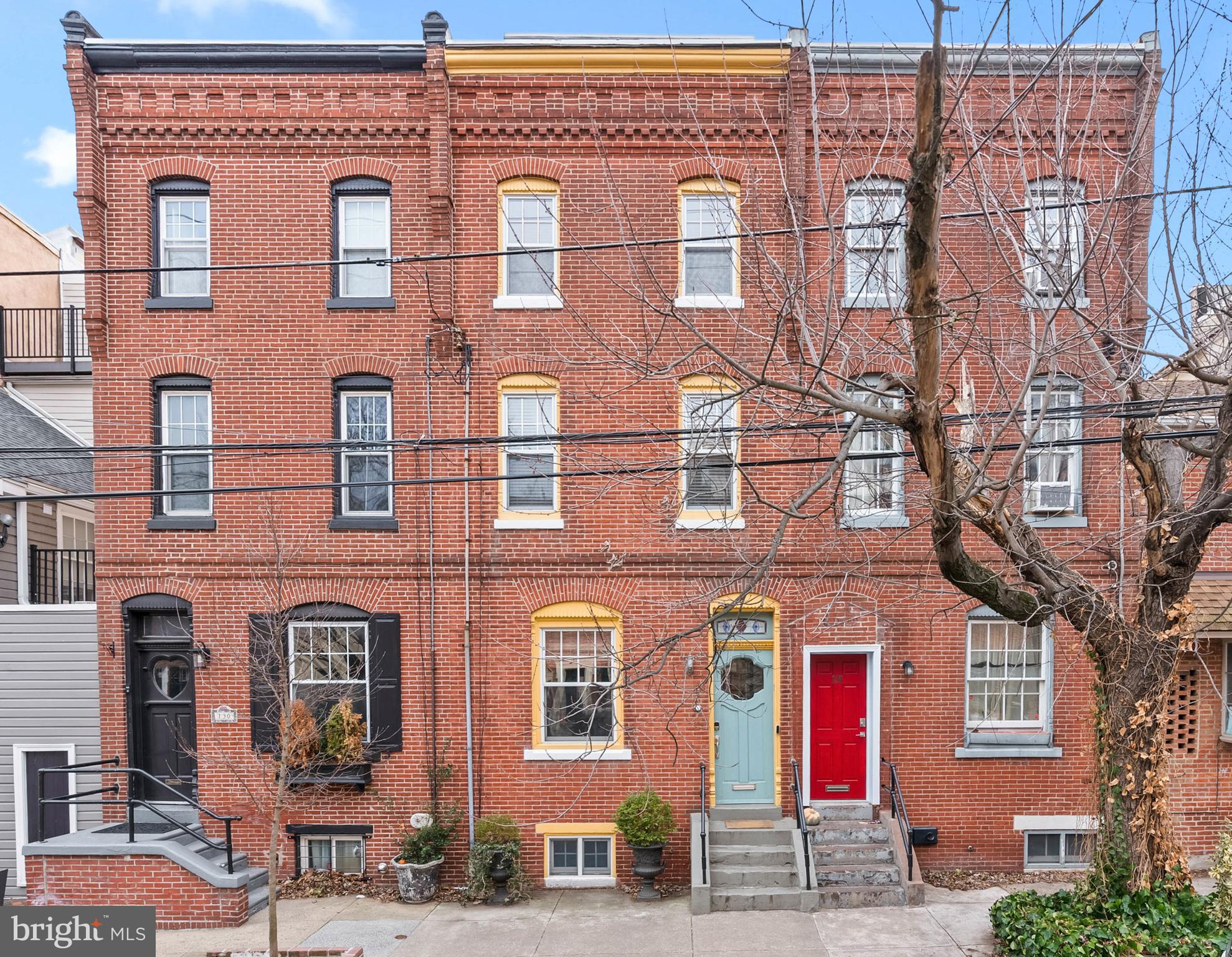 QUEEN VILLAGE - Residential