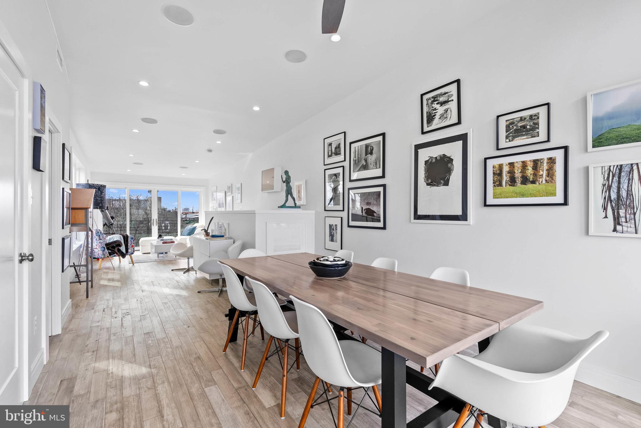 QUEEN VILLAGE - Residential