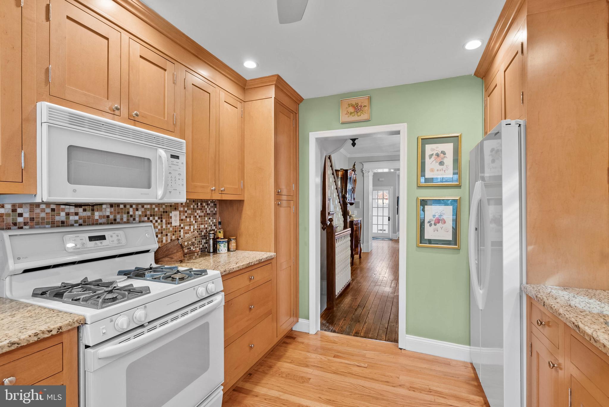 QUEEN VILLAGE - Residential