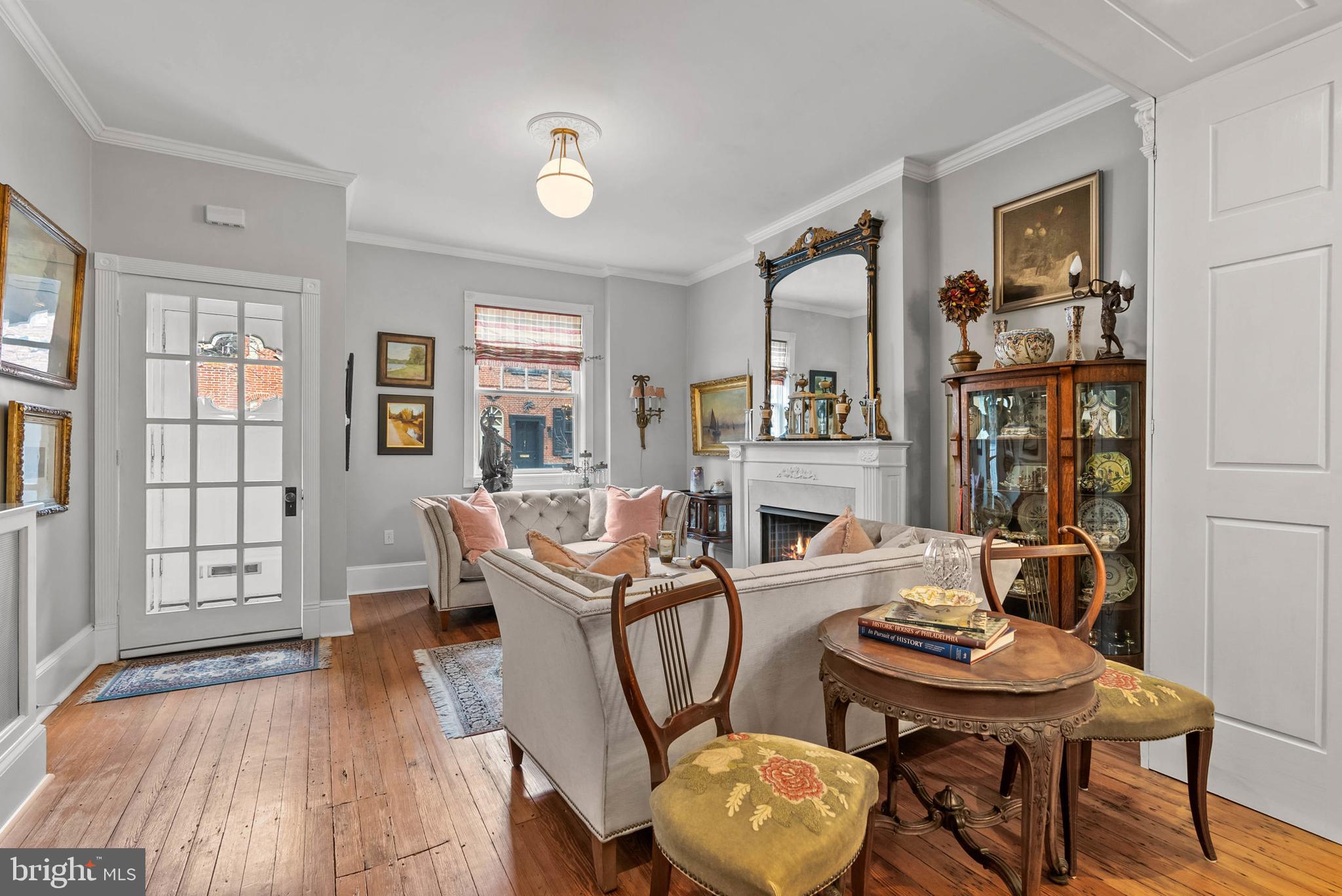QUEEN VILLAGE - Residential
