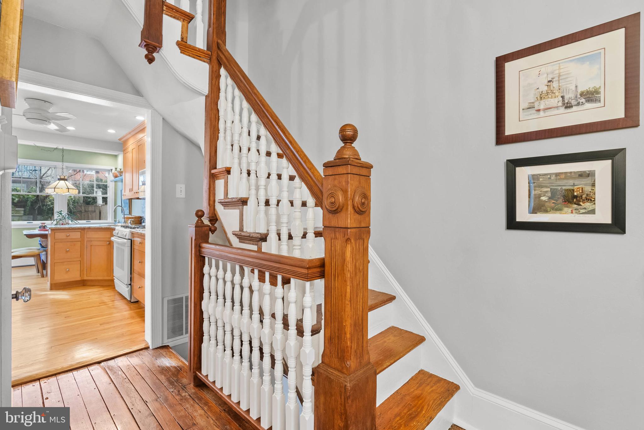 QUEEN VILLAGE - Residential