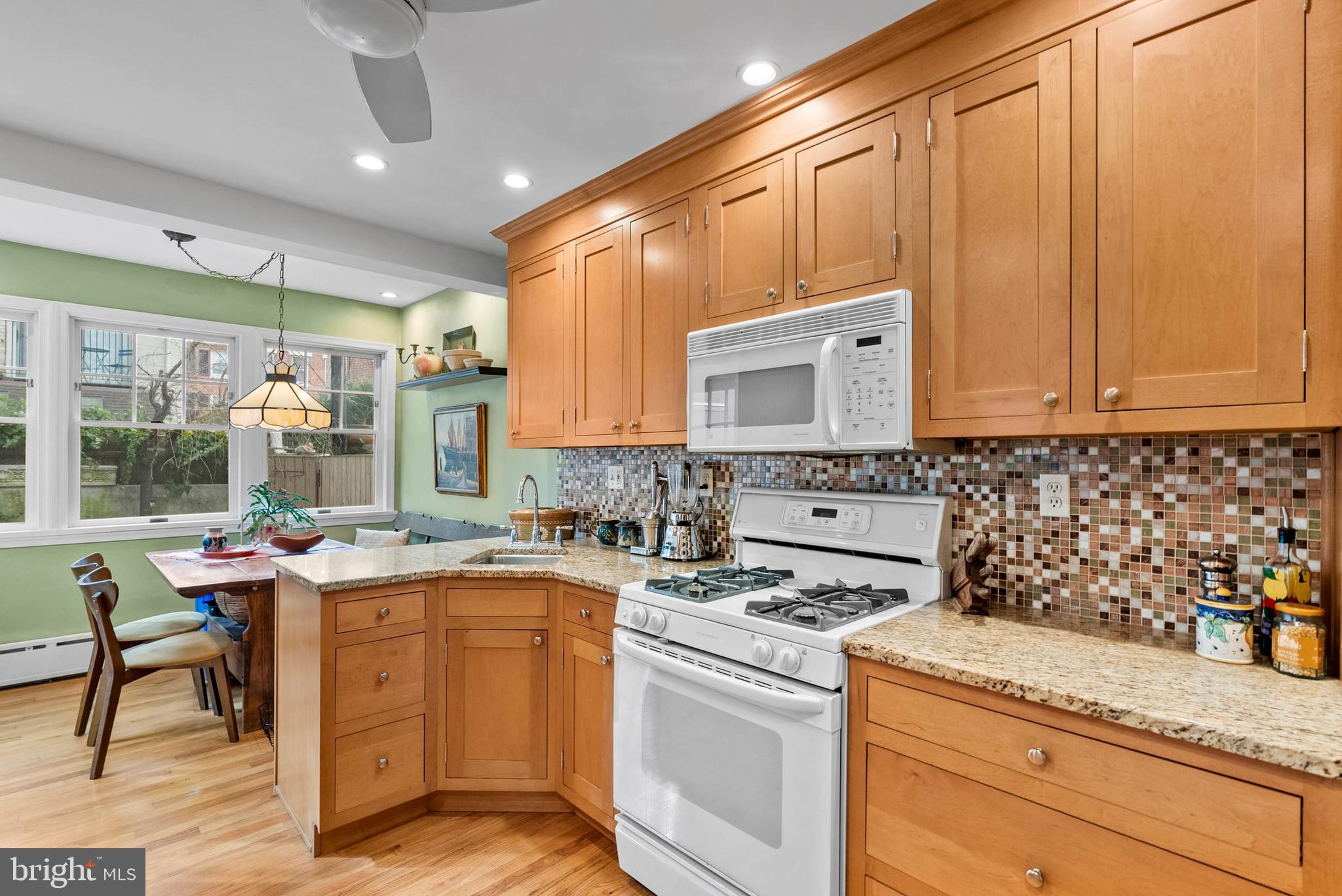 QUEEN VILLAGE - Residential