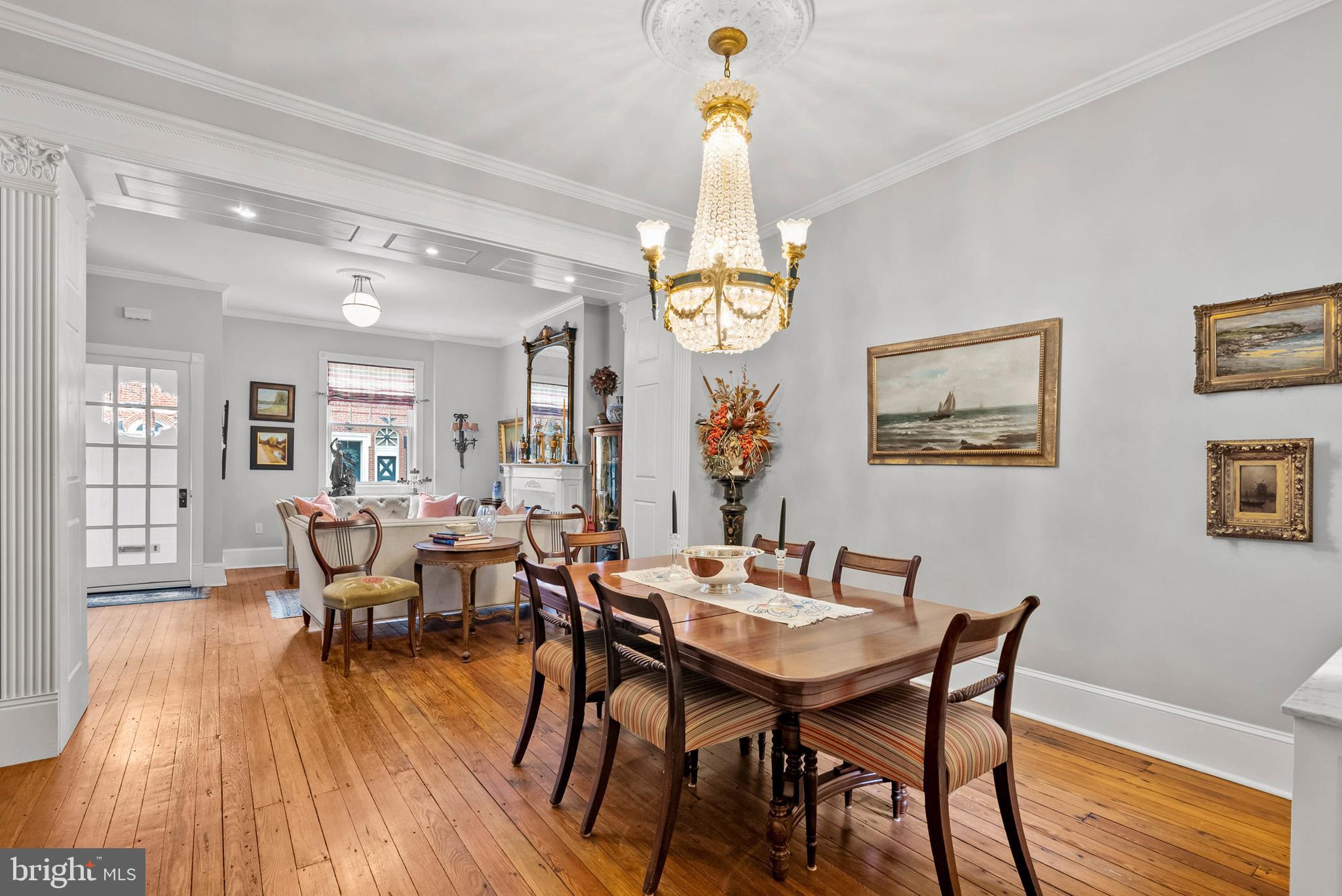 QUEEN VILLAGE - Residential