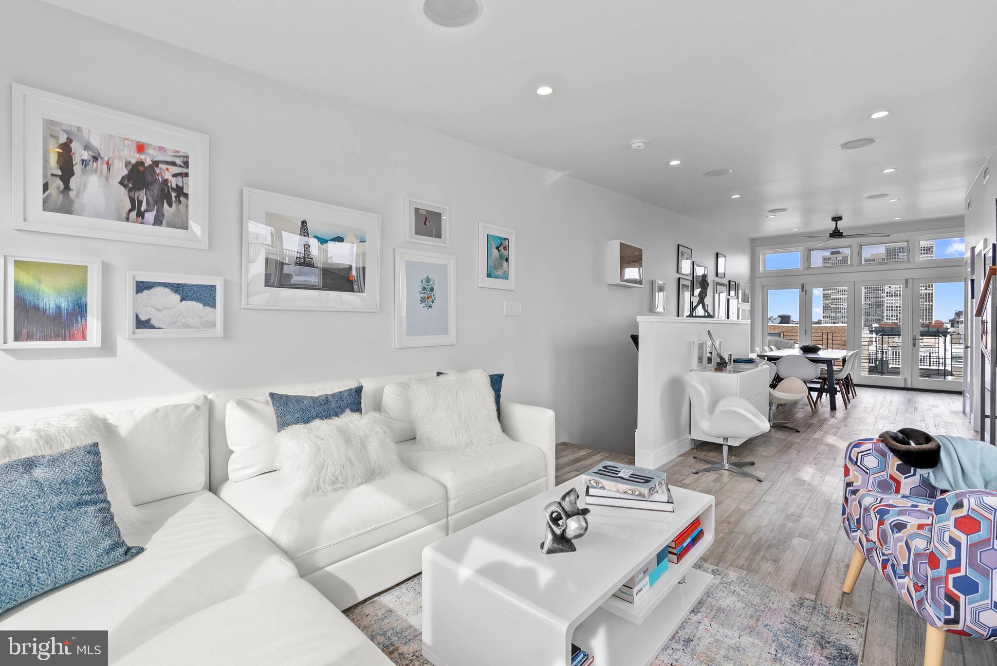 QUEEN VILLAGE - Residential