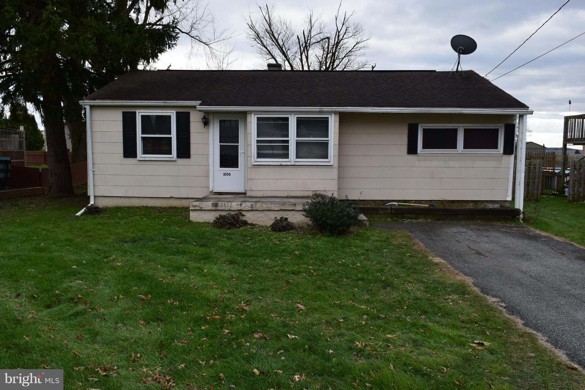 Cute and affordable living in this single 3 bedroom home. New furnace, water heater and back door. Open layout inside with deck and nice yard outside. This home is ready for a new owner. Come see this one today.