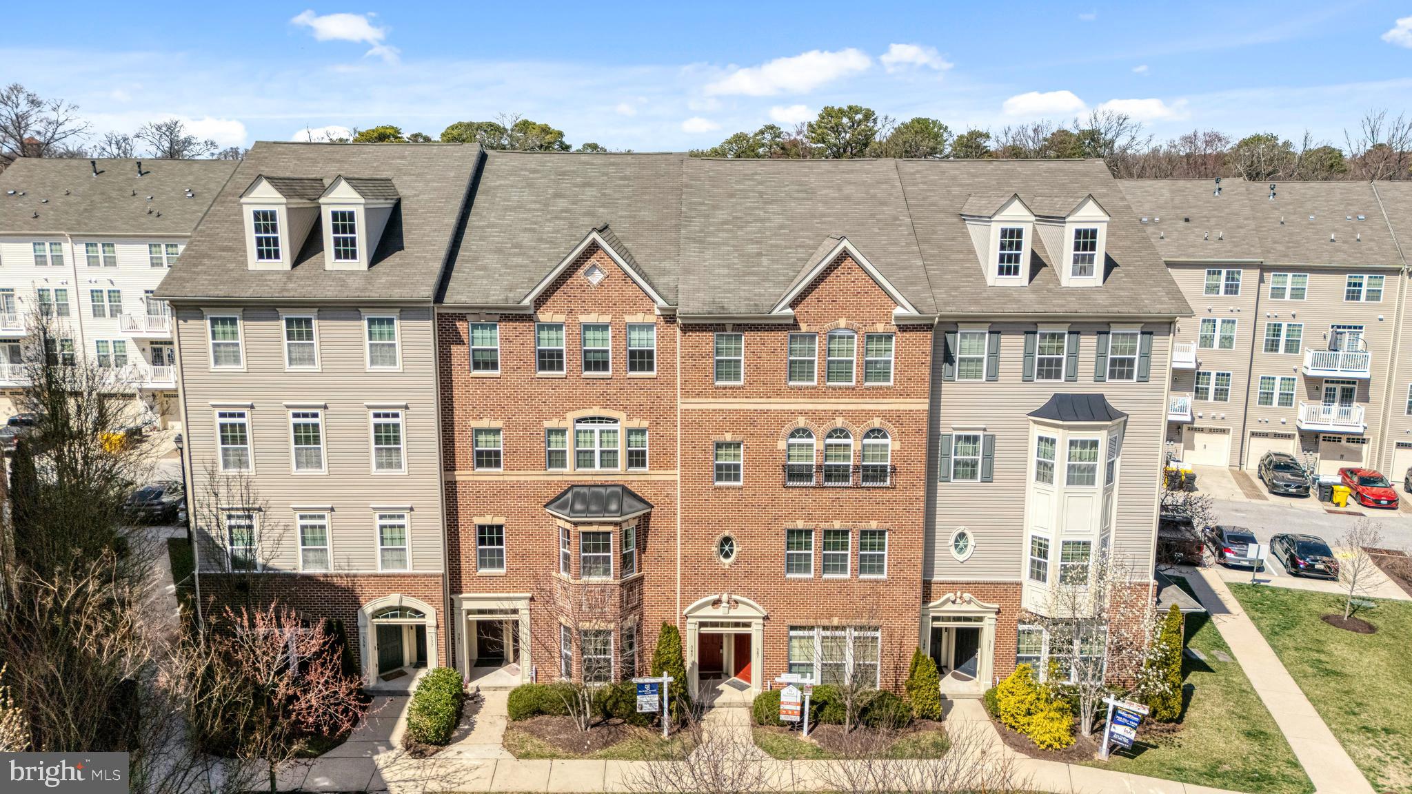 TOWN CENTER COMMONS - Residential