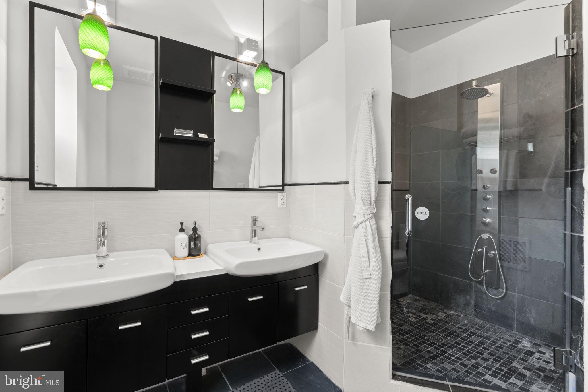 LITTLE ITALY - Residential