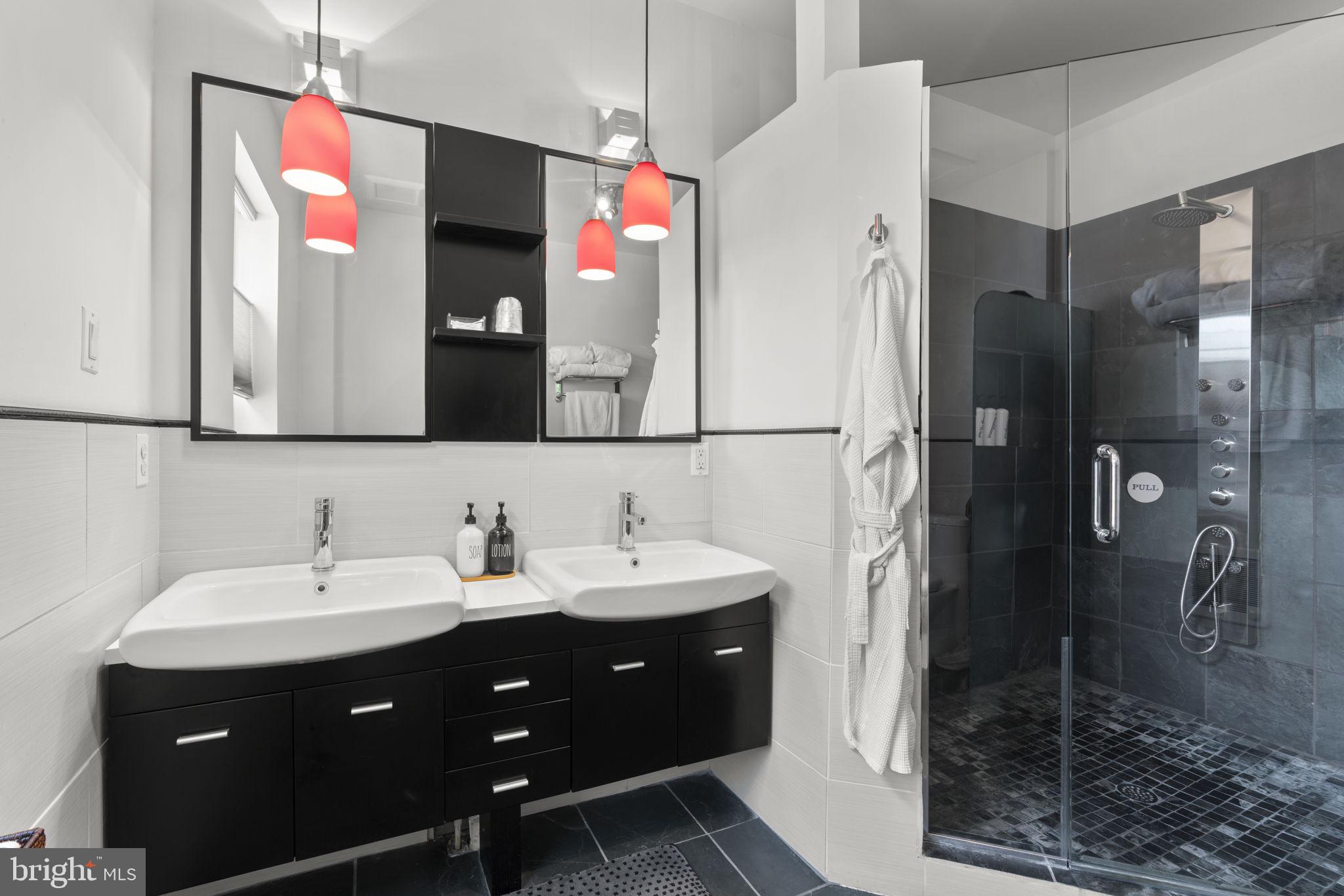 LITTLE ITALY - Residential