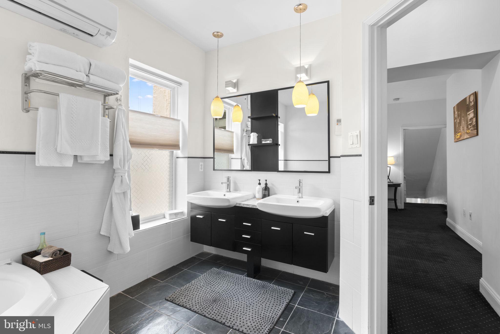 LITTLE ITALY - Residential